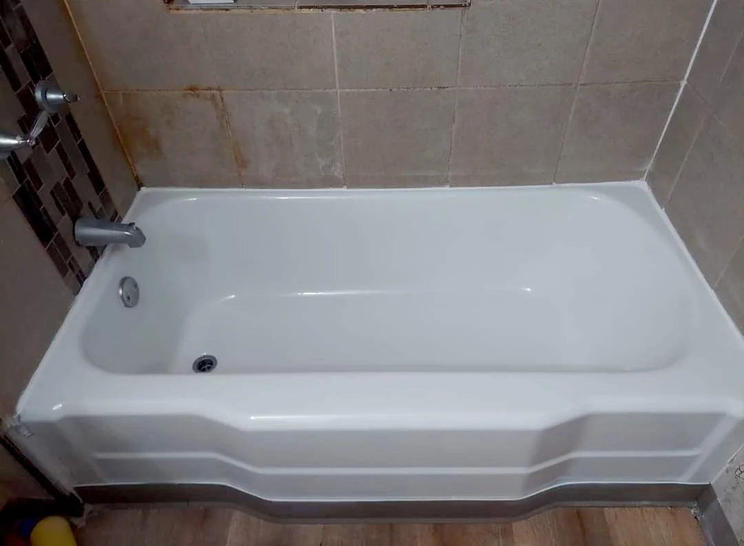 Tub Glazing by April | Cleveland, OH