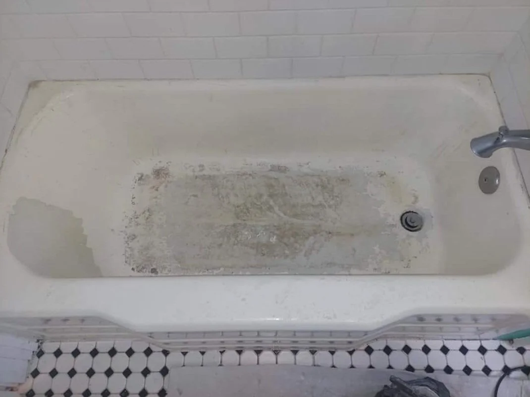 Tub Glazing by April | Cleveland, OH