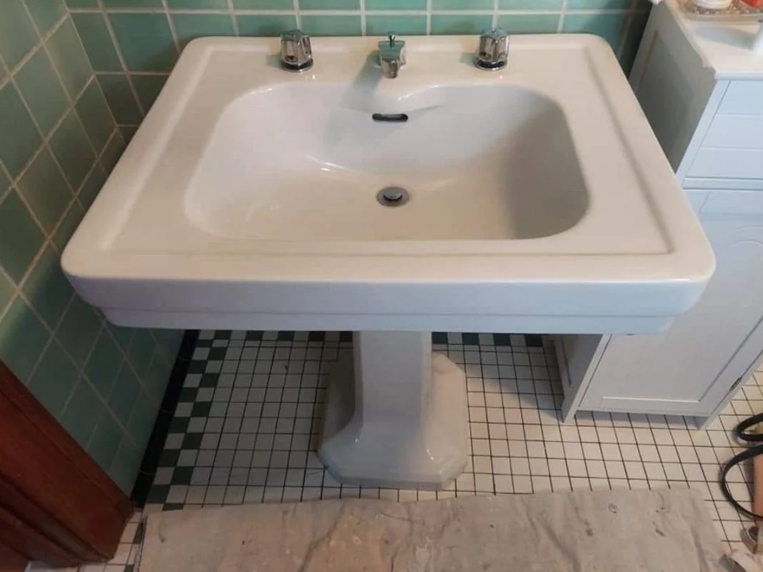 Tub Glazing by April | Cleveland, OH