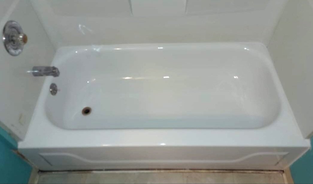Tub Glazing by April | Cleveland, OH