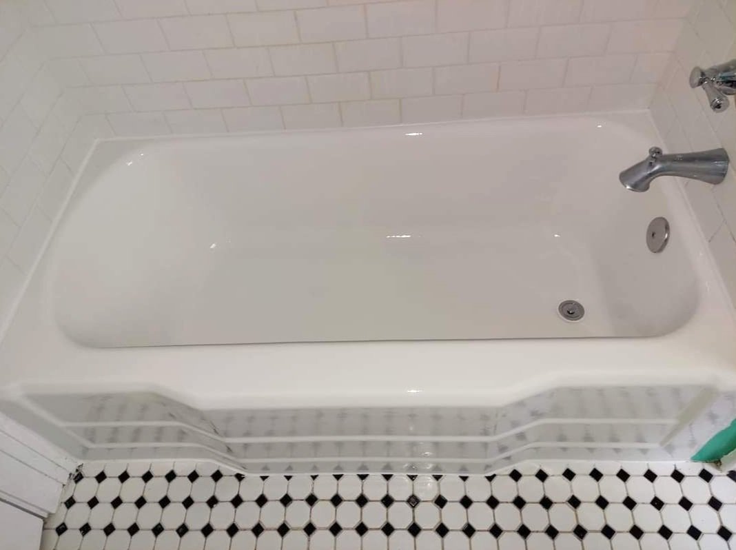 Tub Glazing by April | Cleveland, OH