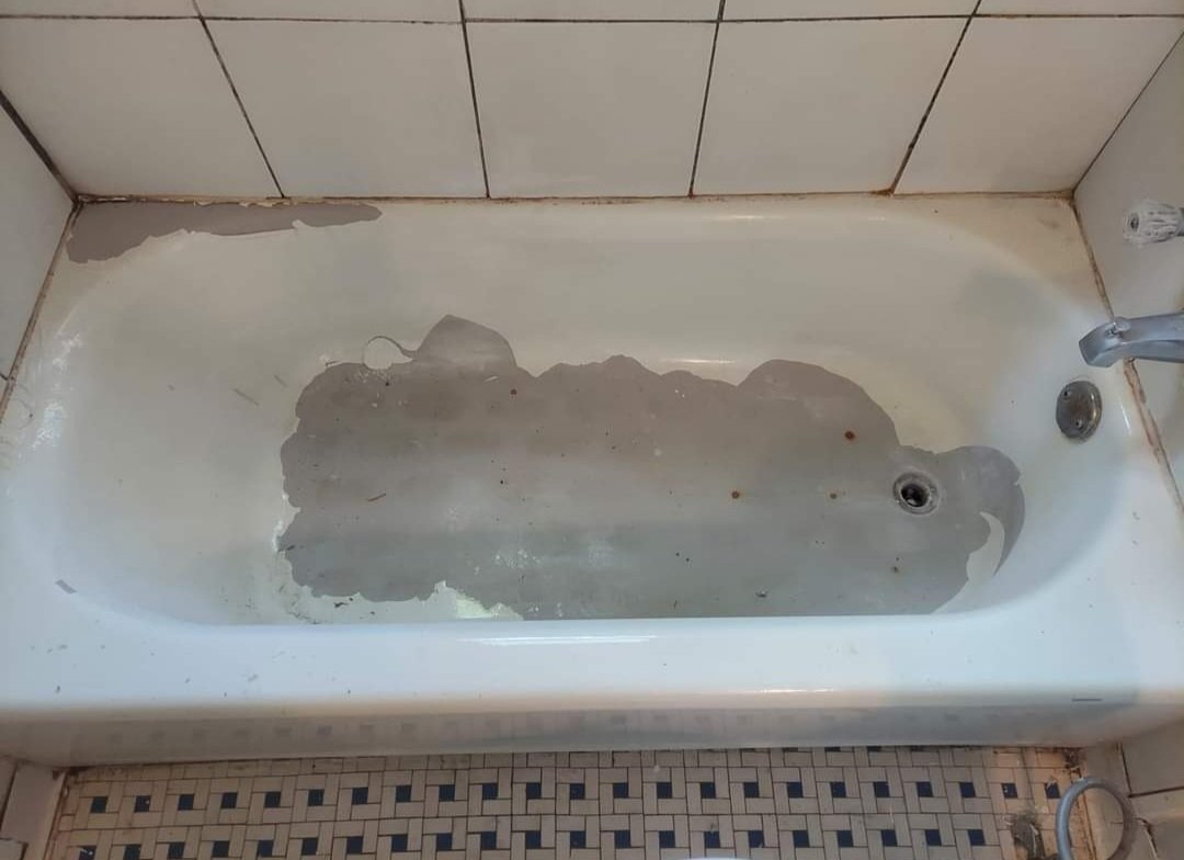 Tub Glazing by April | Cleveland, OH