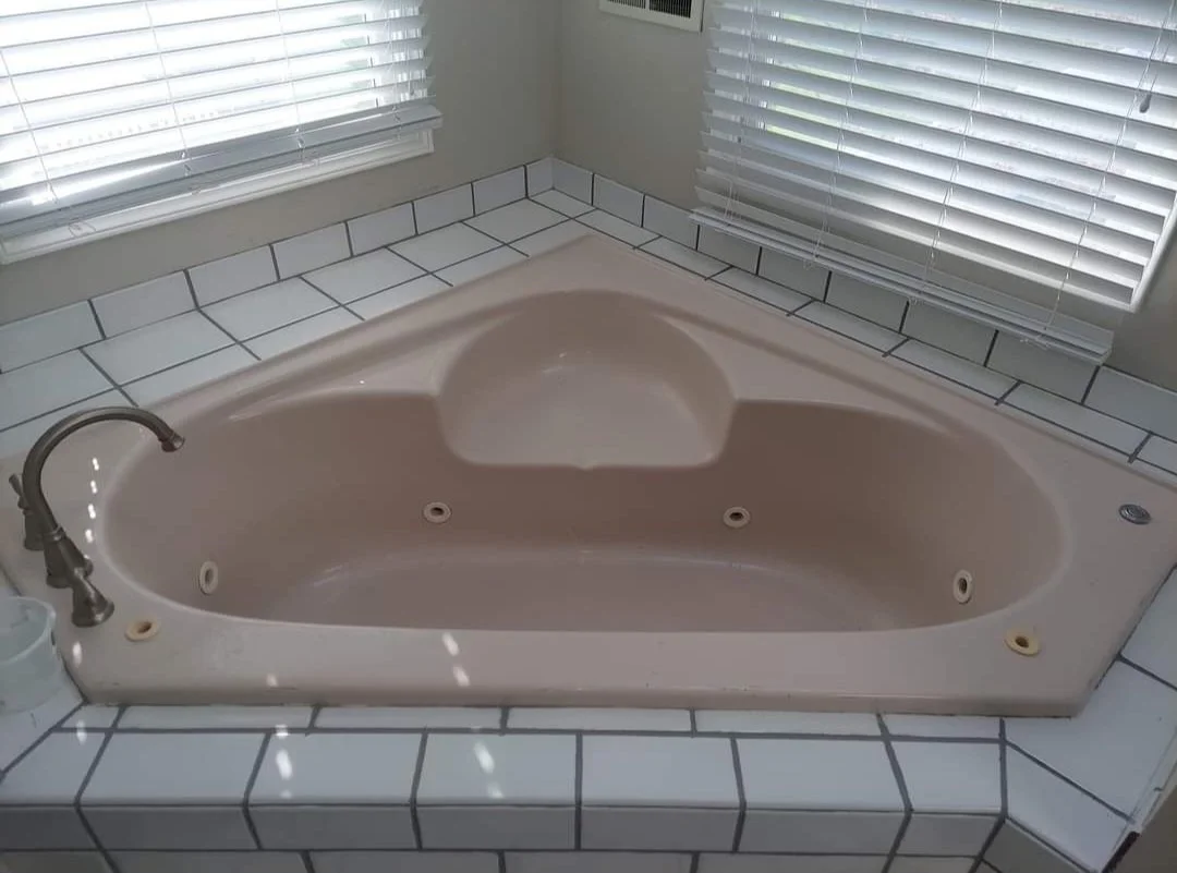 Tub Glazing by April | Cleveland, OH