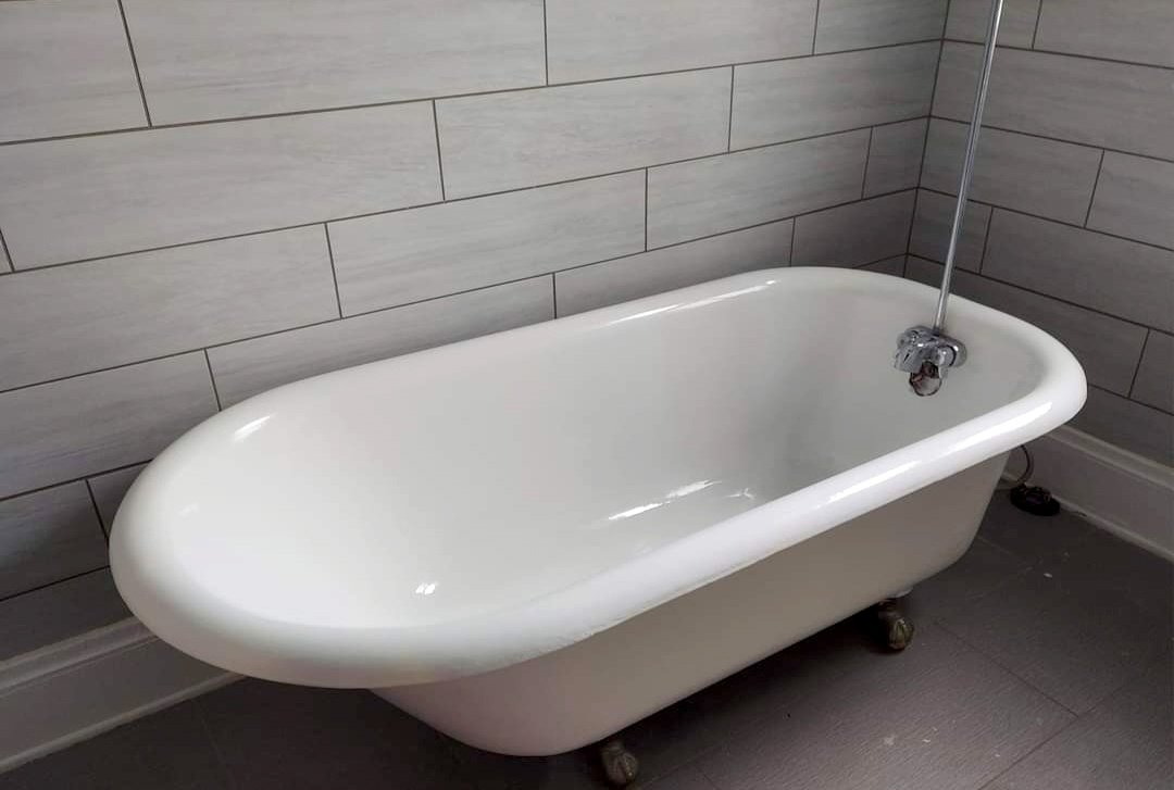 Tub Glazing by April | Cleveland, OH