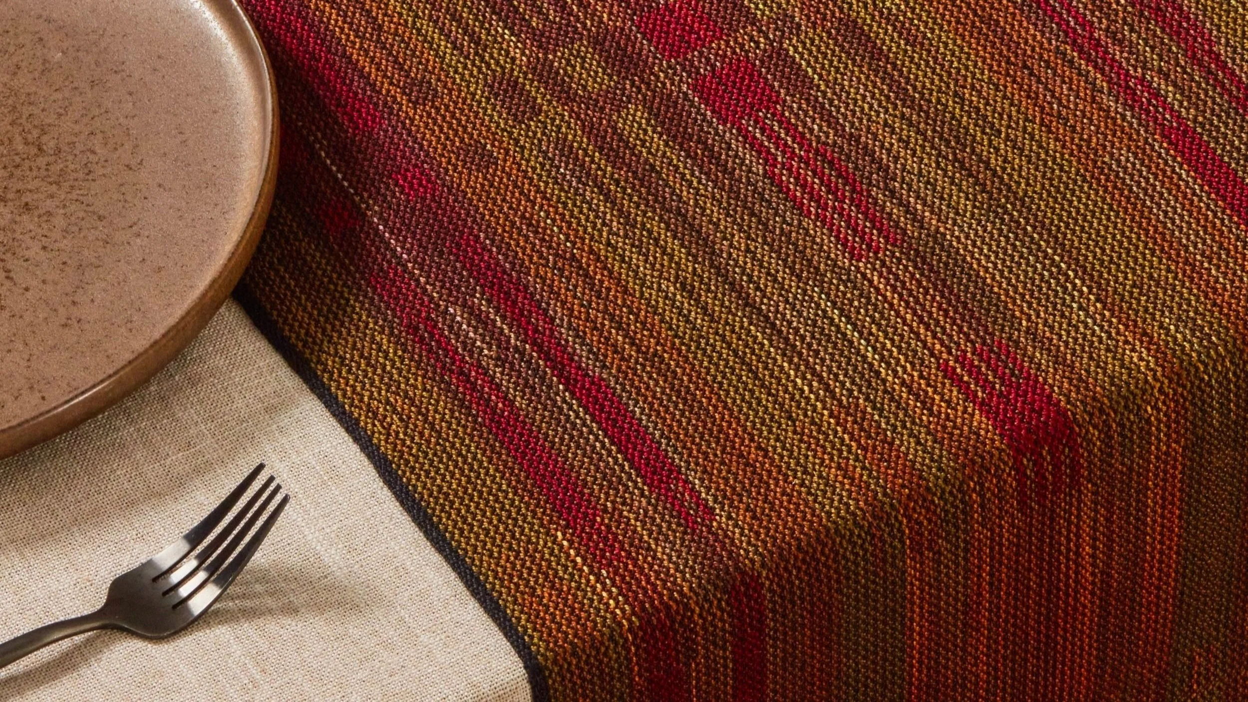 2023-10-07-BOCO-UniquleyWhidbey-PDPTableRunner.jpg