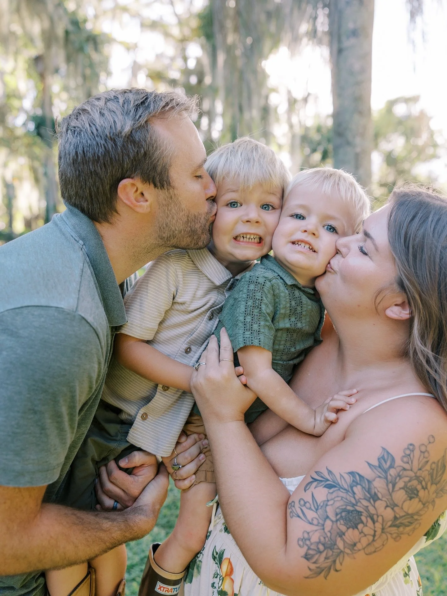 Wondering what the experience is really like at my mini sessions?🌿✨
With a get-to-know-you questionnaire, I focus on your family’s true personality to create photos that capture this moment in time, so years from now, you can look back and fe