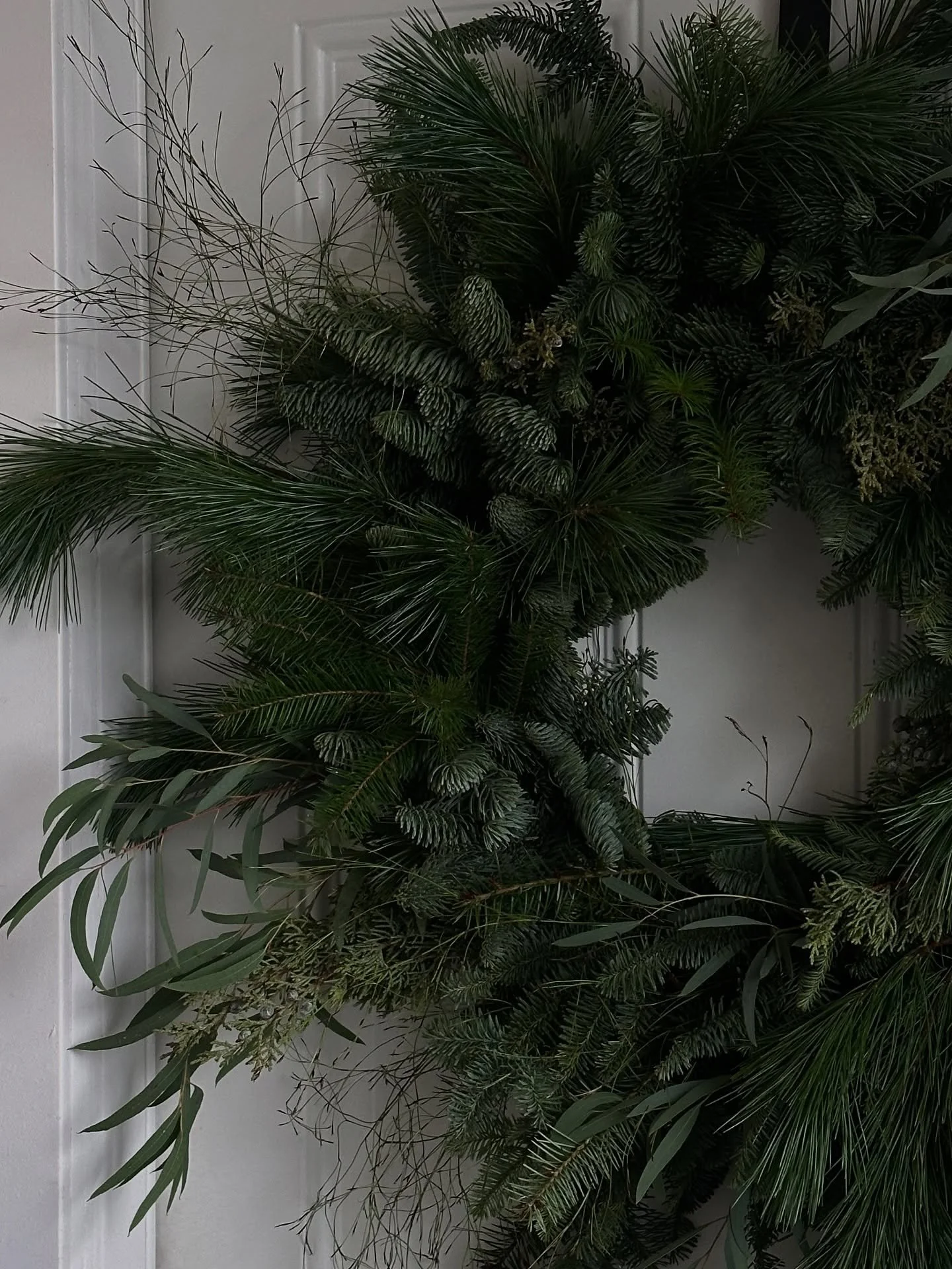 Our first holiday wreath of the year &mdash; designed with a beautiful mix of textured winter greenery for @daestudiospace 🤍 

Vancouver Florist | New Westminster Flowers | Holiday Wreath | Winter Greenery | Local Florist | Custom Wreath | Holiday G