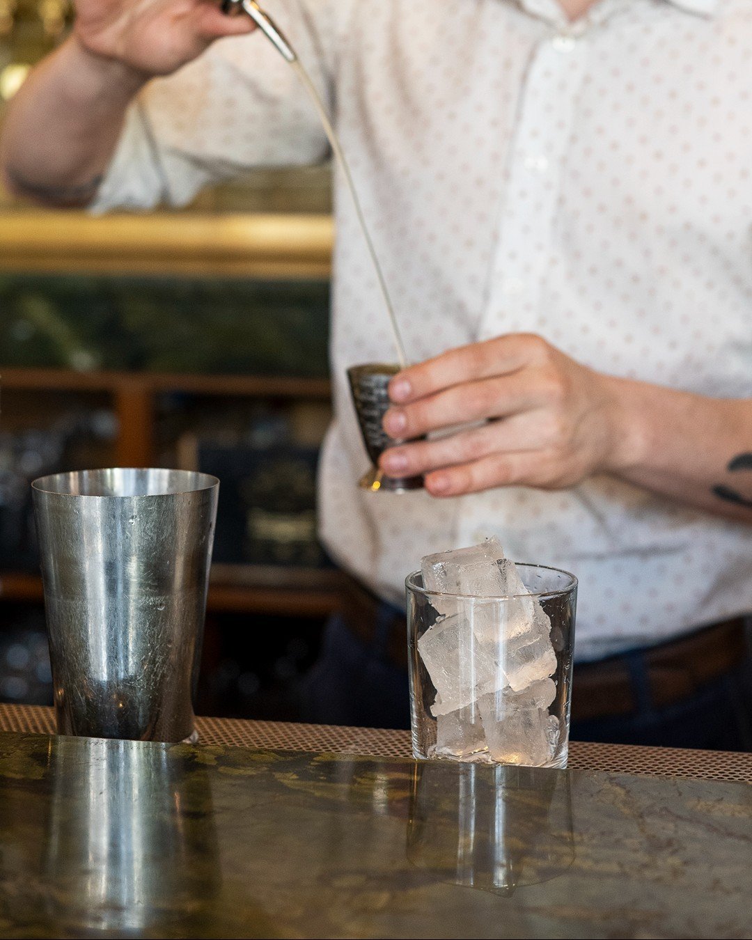 Pouring up a cocktail so good, you'll want a second round
.
.
.
.
.
.
#DowntownCalgary #DishedYYC #YYC