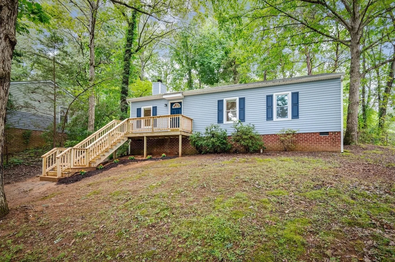 🏡PRICE IMPROVEMENT - Welcome to this charming 2 bedroom, 1.5 bath ranch home with brand new carpet and fresh paint throughout!

📍3018 Speeks Dr, Midlothian, VA 23112
MLS #: 2419532 | Agent: Dave Wright
Was $275,000 NOW $269,000 | 2 (can convert to 