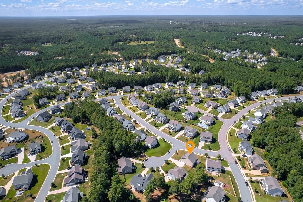 Don&rsquo;t wait - homes like this don&rsquo;t last long in Harpers Mill! Come see it in person this Sunday from 11&ndash;1 PM! 

Join our hosting agent, Emily Wang to check out this 2019-built beauty in the heart of Harpers Mill, a modern tri-level 