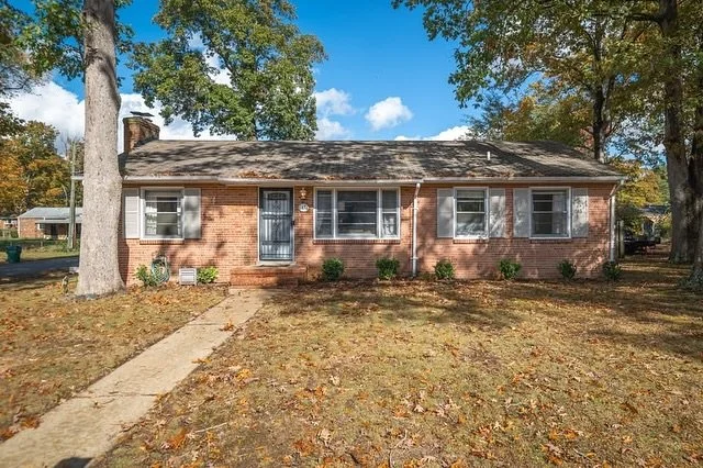 A new address to fall in love with!

Discover comfort and charm on a desirable corner lot in Richmond! This inviting 3 bedroom, 1.5 bath rancher offers a thoughtful layout designed for everyday living and effortless entertaining.

📍6436 Clisby Rd, R