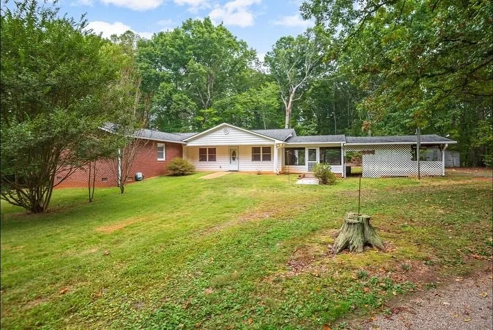 Just hit the market!

Discover privacy and convenience on 6 acres in this well-planned, mostly brick rancher, designed for both relaxation and everyday ease! 

📍124 Oak Hill Rd, Cumberland, VA, 23040
Listed at: $299,950 | 3 Bed 2 Bath 
MLS #: 252568
