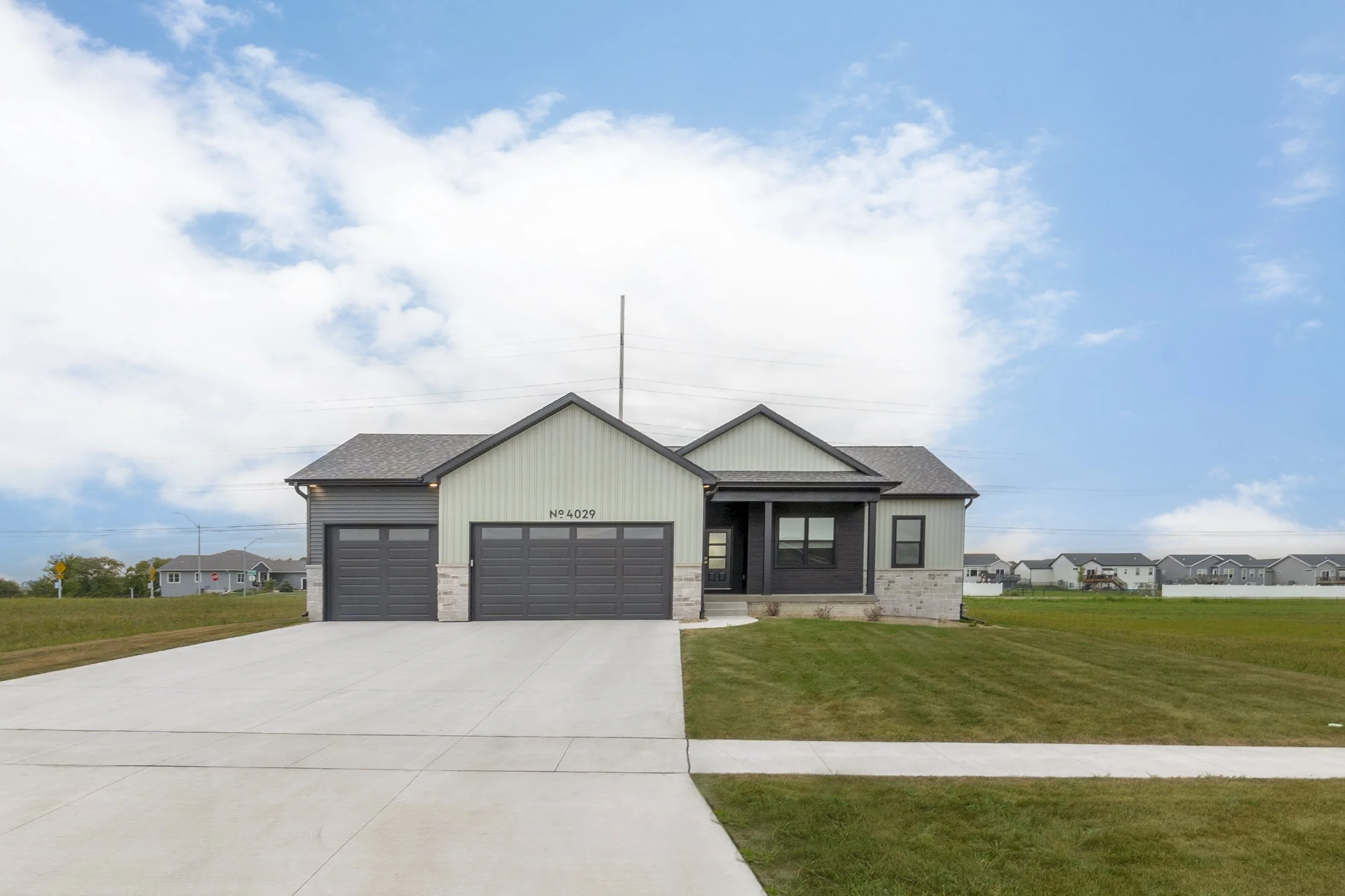 1-print-4029 Broomfield Dr_Edits (1 of 13).jpg