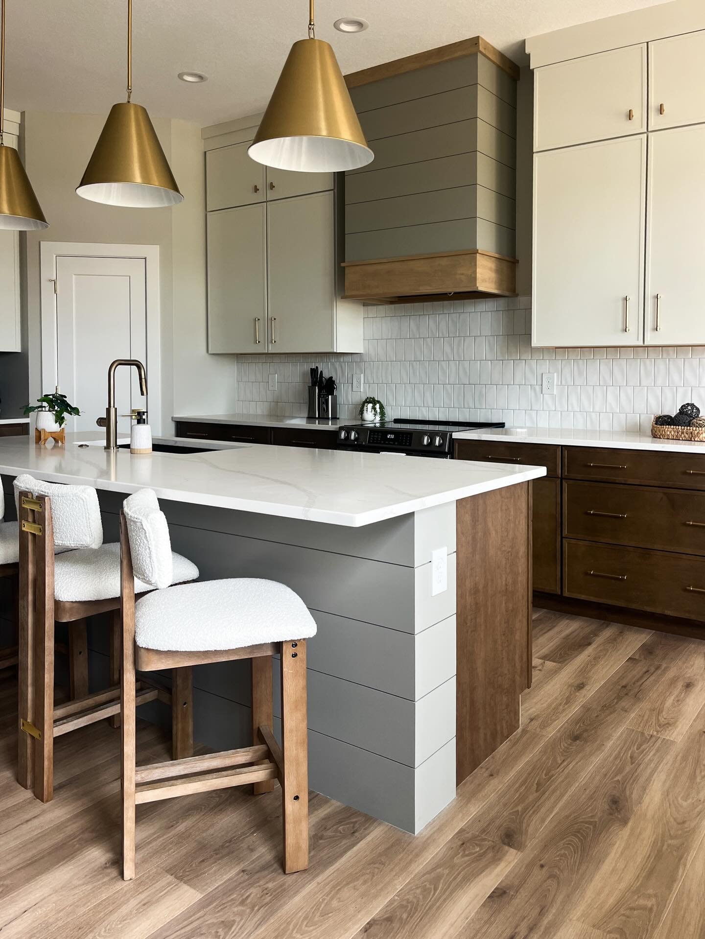 When a kitchen is thoughtfully designed, it supports the rhythm of daily life. It works hard, welcomes everyone in, and anchors the home in a way no other space quite can.

Builder &amp; styling : @pantherhomebuilders