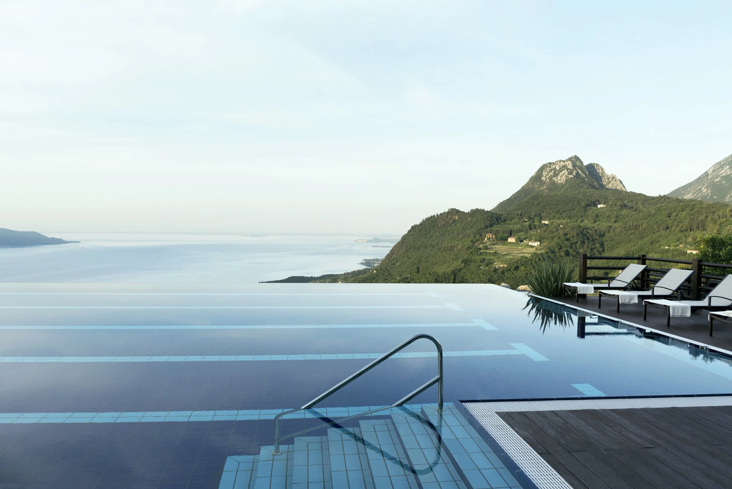 02_Pool_Infinity with View.jpg