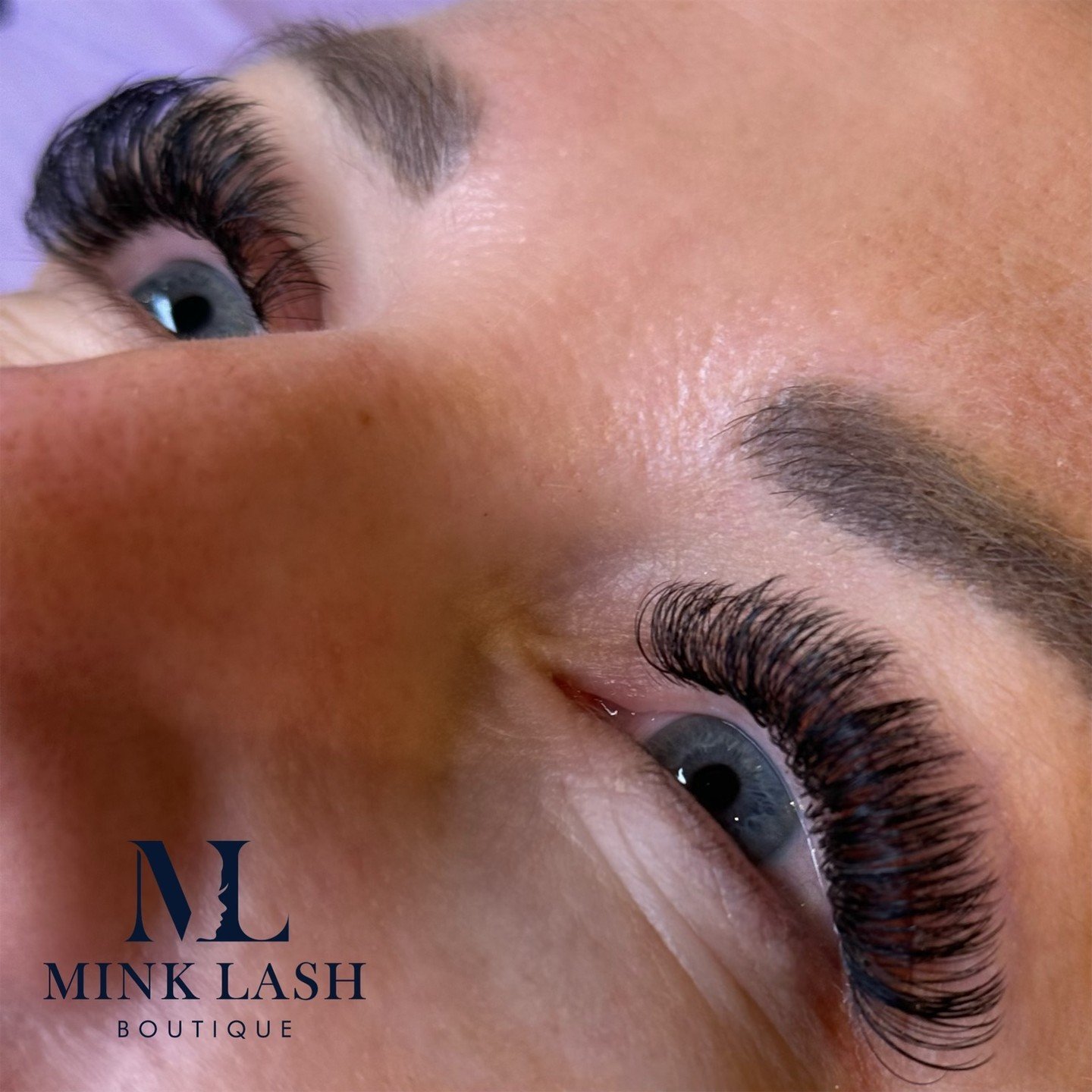 Dramatic Hybrid set 
D curl lashes 
Longest length 14mm 
Shortest length 8mm 
Between Cute and Sultry style 

What are the longest length you typically go for? 

 #volumelashextensions #lashtechnician #lashesonpoint #eyelashextension #classiclashexte