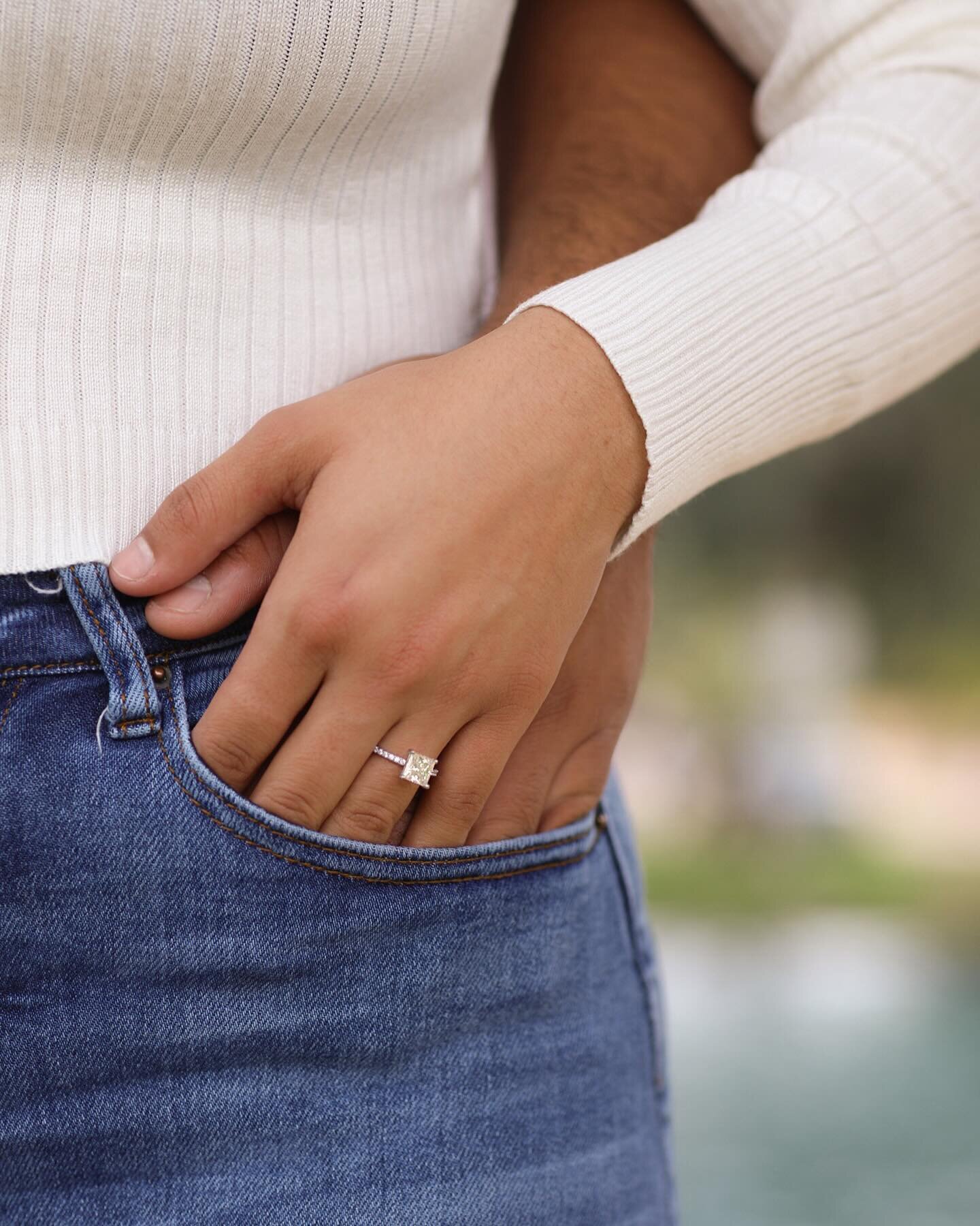 To infinity&hellip; 💍

#engagementring #engagementphotography #coupleshoot #palmspringsphotographer #socalphotographer