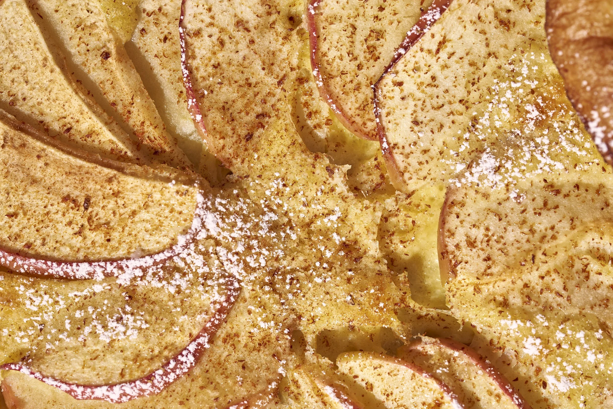 Denver food photographer sliced apples with powdered sugar