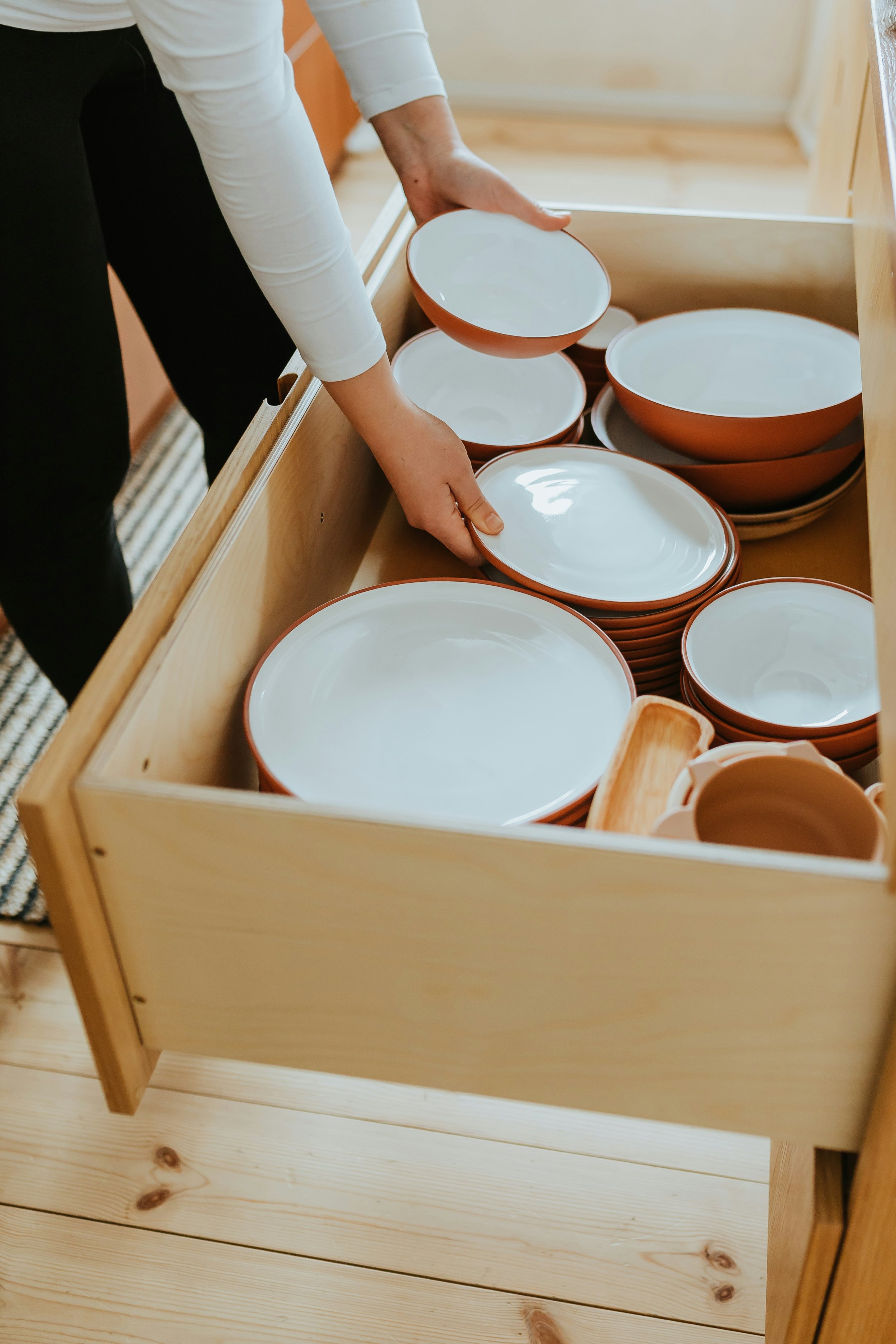 Whether it’s a casual weekday dinner, a Sunday brunch with friends, or a holiday feast, these pieces will become reliable favorites — blending practicality, beauty, and timeless elegance.