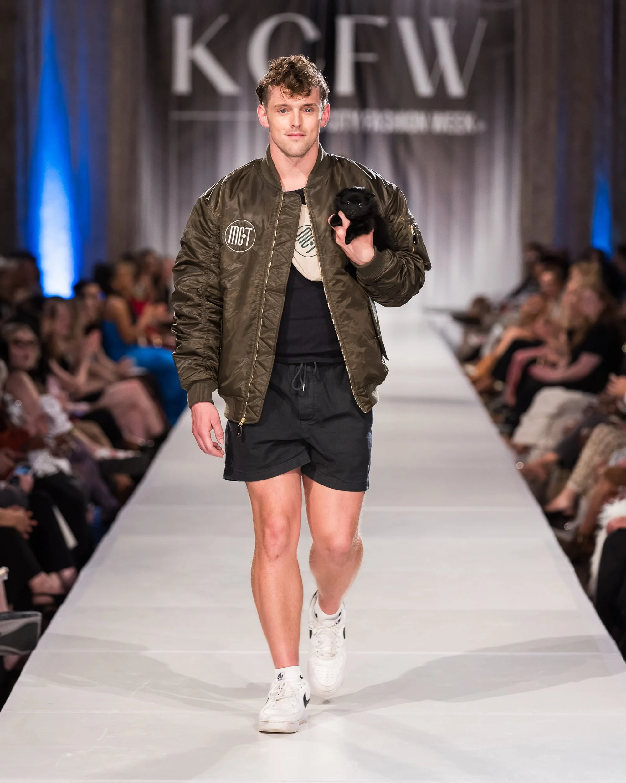 @reesemcdowell7 with a custom jacket and another peek a boo bag! ft @pawportunities_rescue 🐾🐾&bull;&bull; photo by @elistackphoto #kcfw