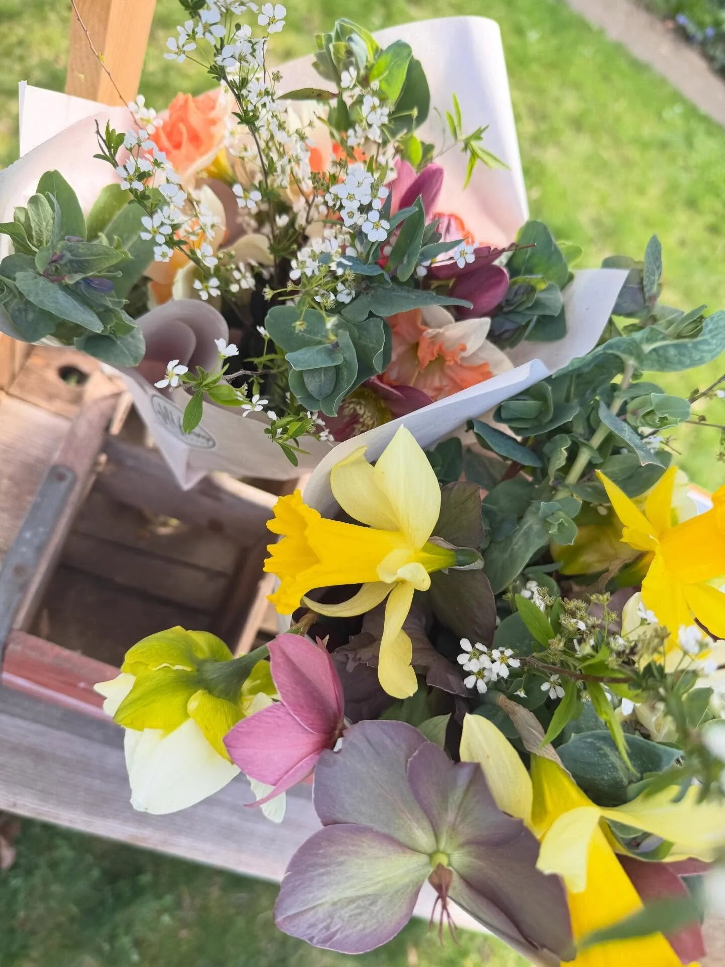 First farm stand of the year!!!
You know what that means? It&rsquo;s officially spring!

Not many flowers yet but plenty of other goodies out, including some dahlia tubers. Come and get it!

#flowerfarm #flowerstand #farmstand #backyardflowerfarm #sp