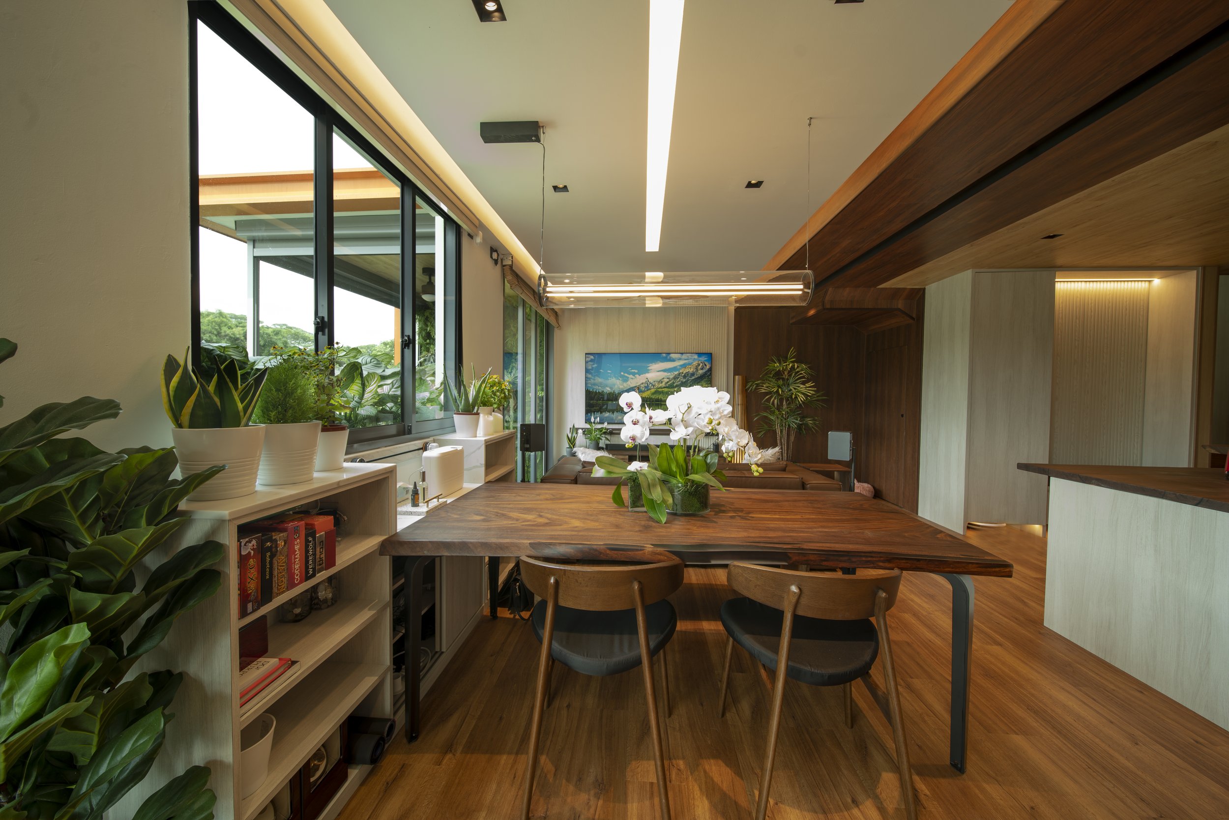 Dining table back view landscape.jpg