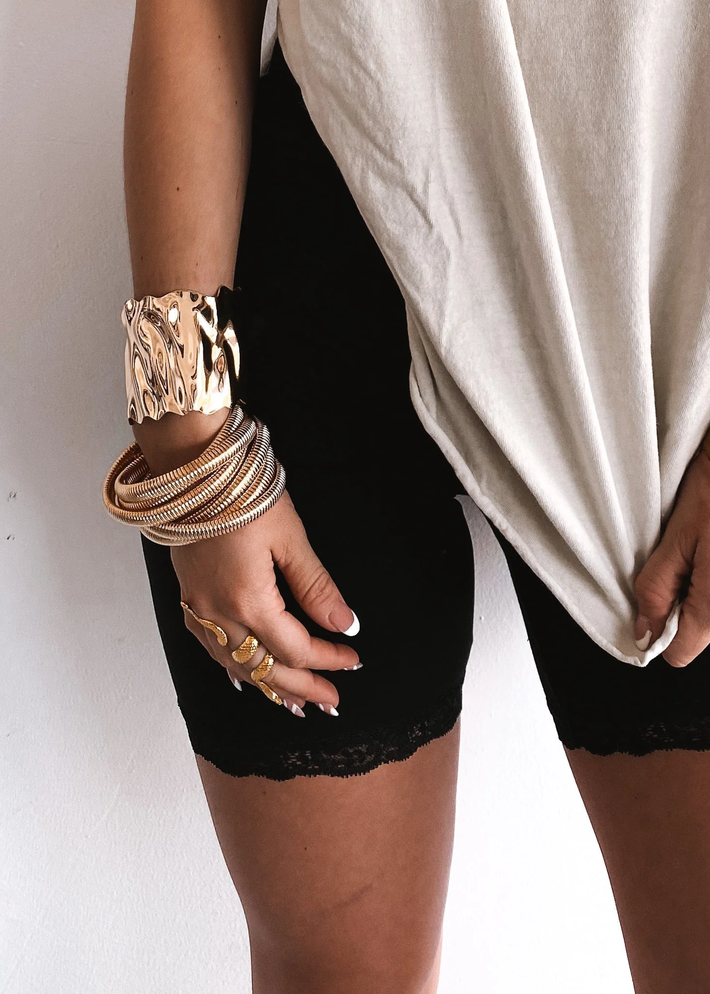 alice-kensington-side-slit-tee-here-for-the-show-bleached-out-side-slit-tee-29538744926266_1512x .png