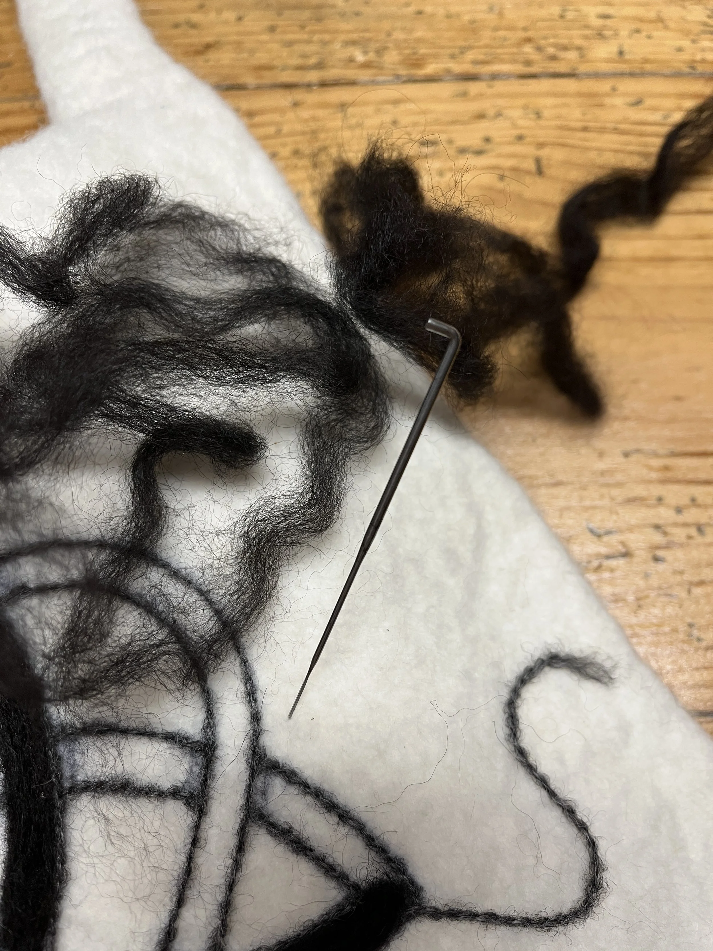 "Atelier de feutrage de laine d’alpaga : créez des objets uniques à partir d’une fibre naturelle d’exception, au sein de l’élevage Alpagas du Rompay."