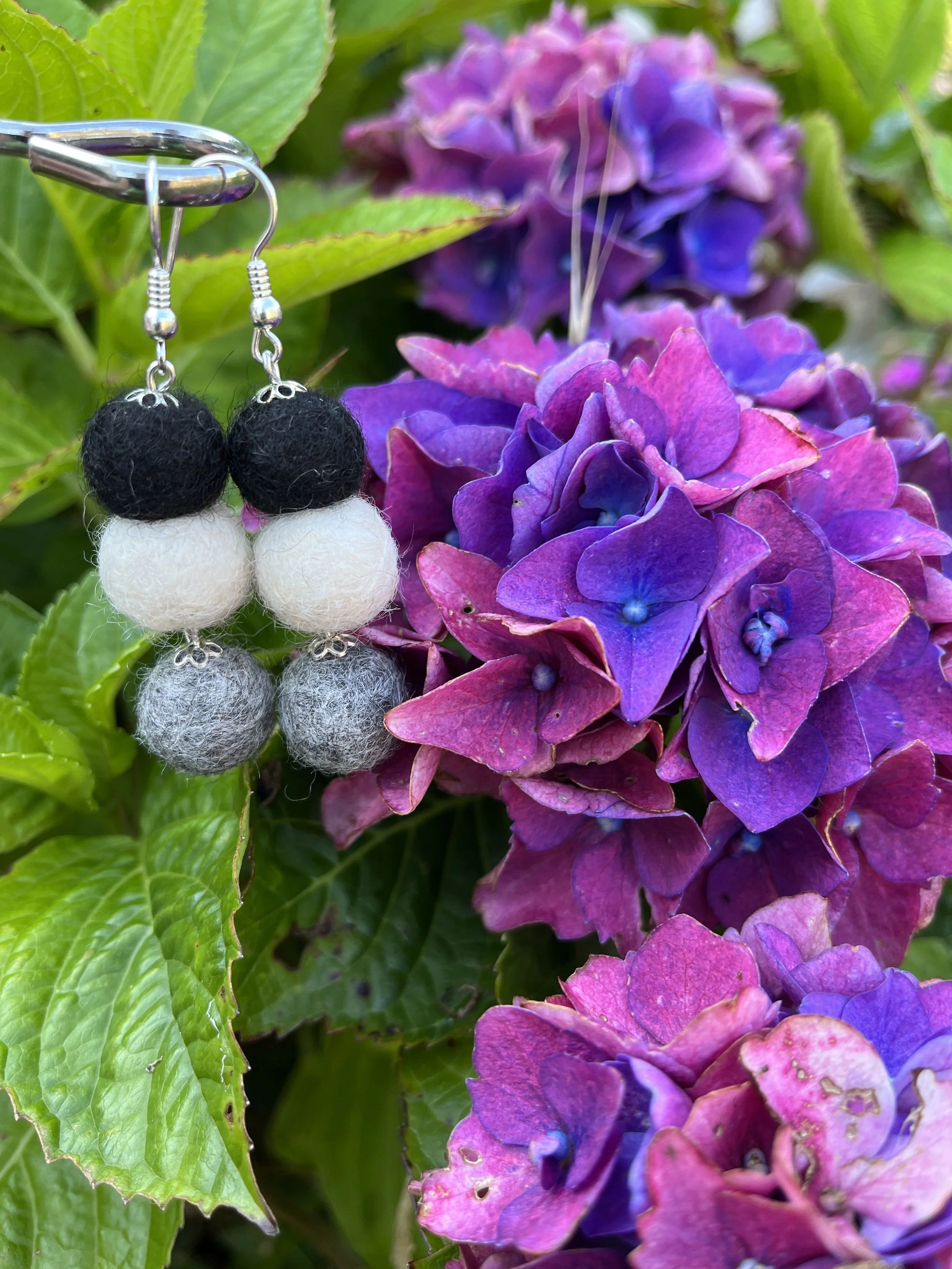 Boucles d'oreilles en laine feutrée à l'aiguille - Alpagas du Rompay