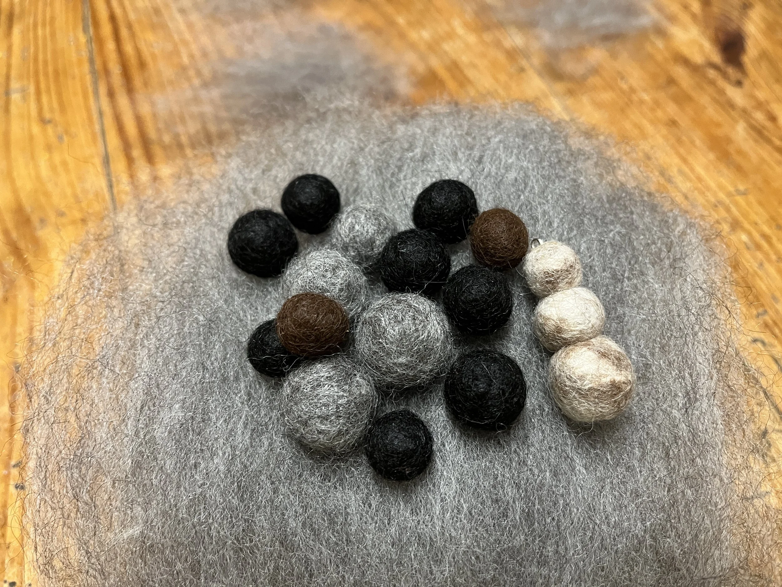 Feutrage par piquetage - Alpagas du Rompay - Alpagas Bretagne - France