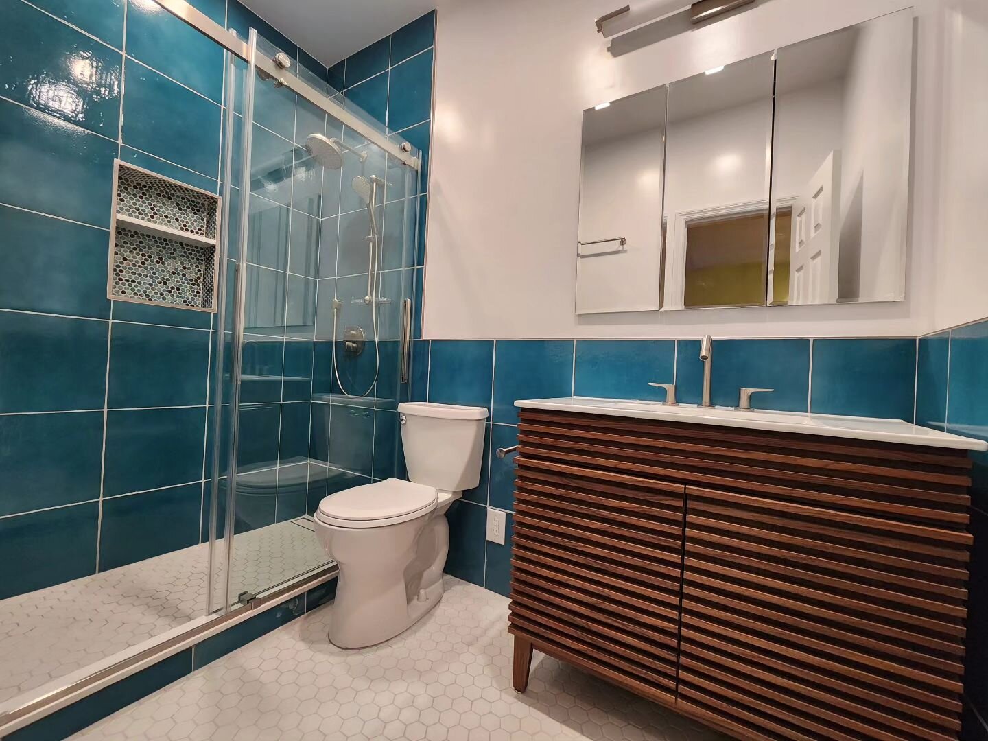 Completed! Bathroom renovation in South Slope
.
.
.
#bathroomrenovation #bathideas #bathroomdesign #interiordesign #custombathroom #customtile #tilebar #bluetile #customshower #womeninconstruction #generalcontractor #brooklynreno #apartmentdesign #ba