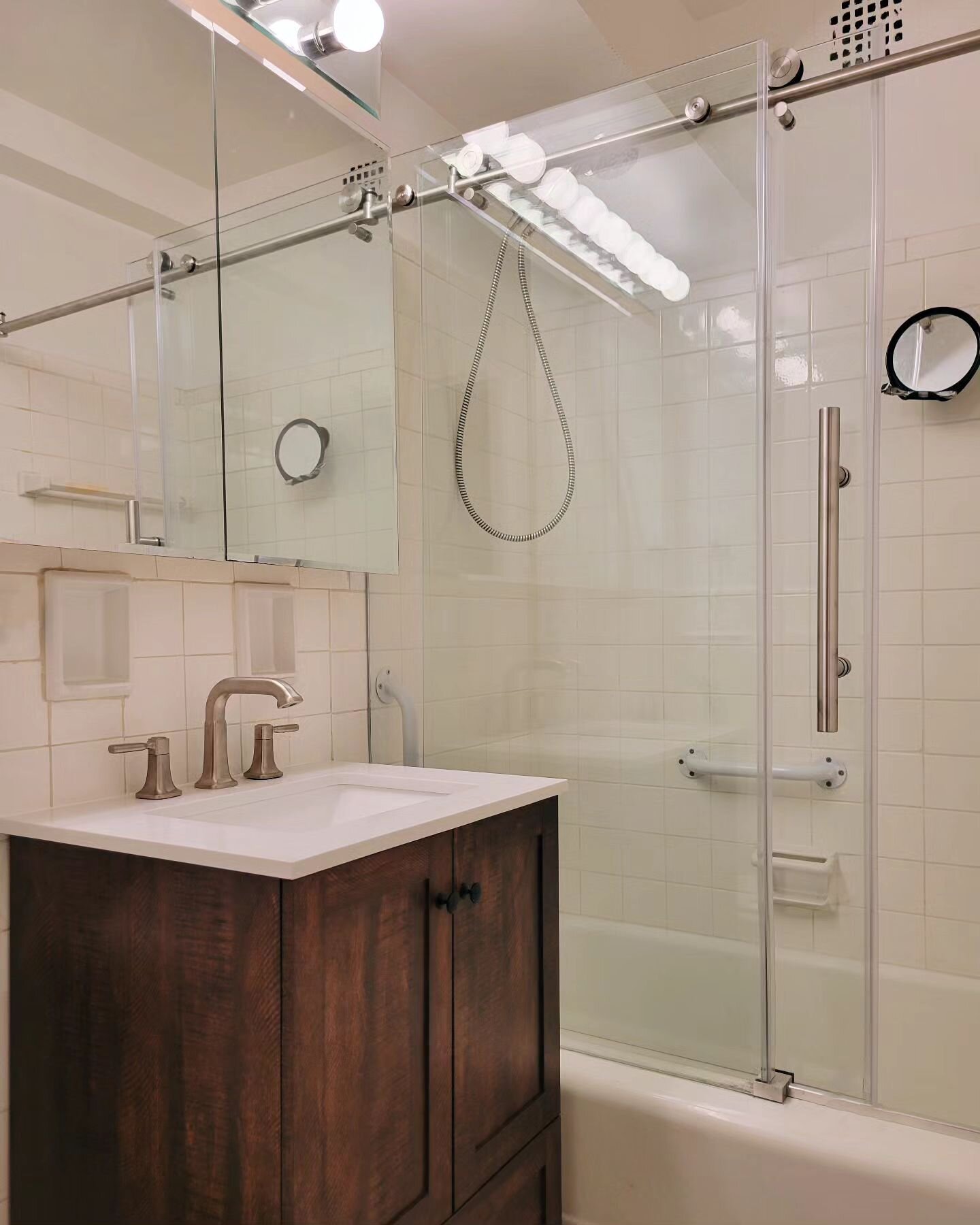 New vanity and new shower glass for our clients on the Upper East Side
.
..
...
#bathroomdesign #bathroominspo #bathroomreno #potterybarn #ues #uppereastside #apartmentdesign #apartmentreno #generalcontractor #nycrealestate #wayfair #womeninconstruct