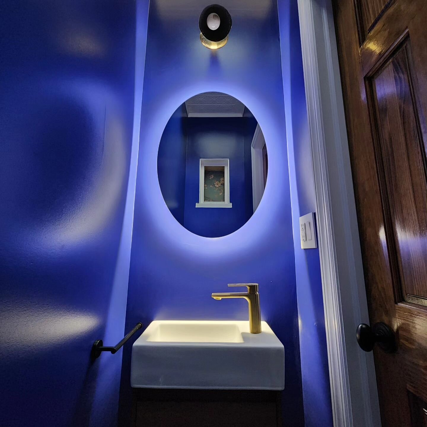Brand new powder room for our clients in Carroll Gardens!
.
..
...
#bathroominspo #bathroomdesign #interiordesign #homereno #homedesign #paintinspo #bathroomreno #bluebathroom #powderroom #generalcontractor #womeninconstruction #carrollgardens #cobbl