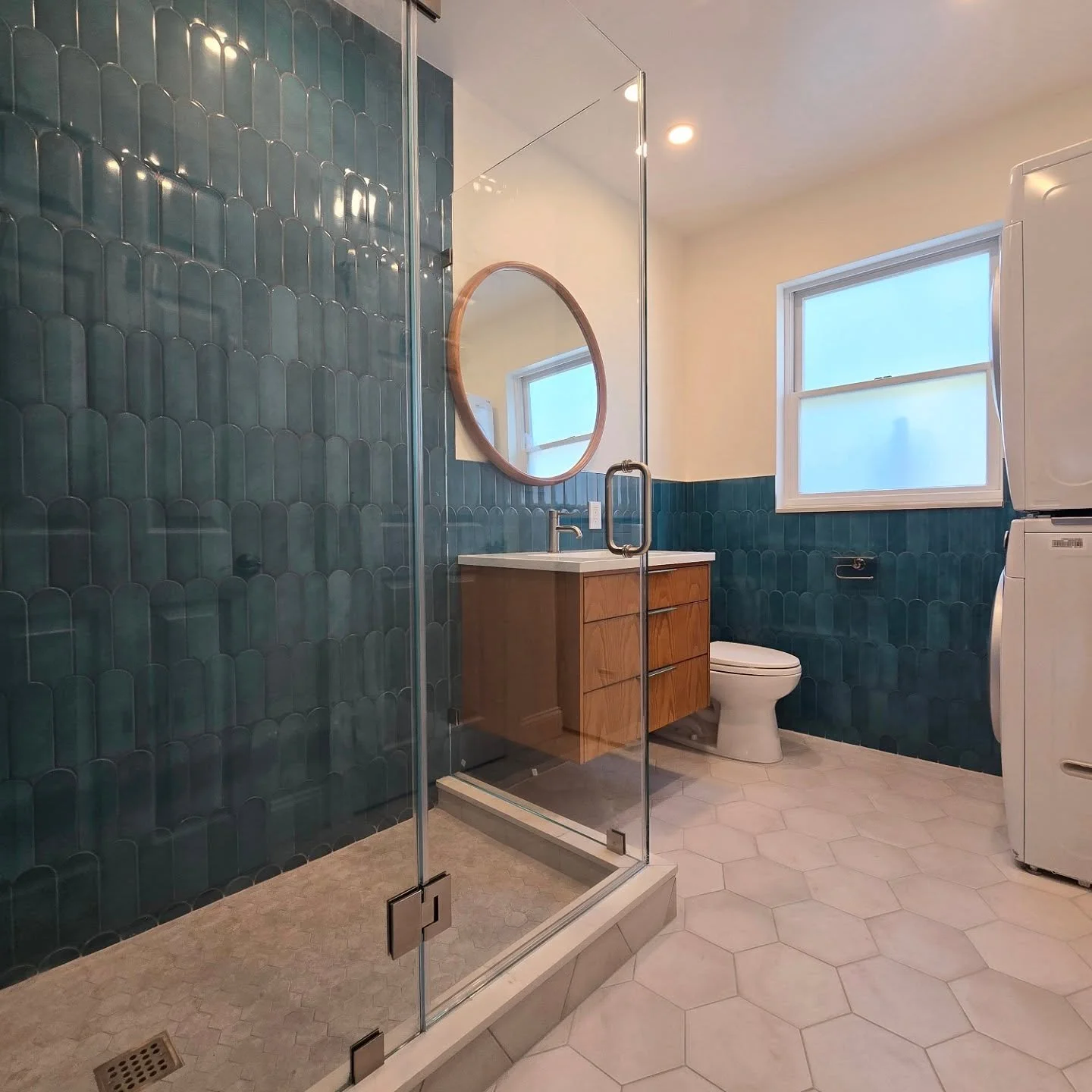 New bathroom for our clients in South Slope 🧜&zwj;♀️
.
..
...
....
#bathroomreno #bathroominspo #bathroomdesign #interiordesign #wmbe #brooklyncontractor #love #mermaid #coneyisland #bluetile #homereno #homedesign #parkslope #southslope @signatureha