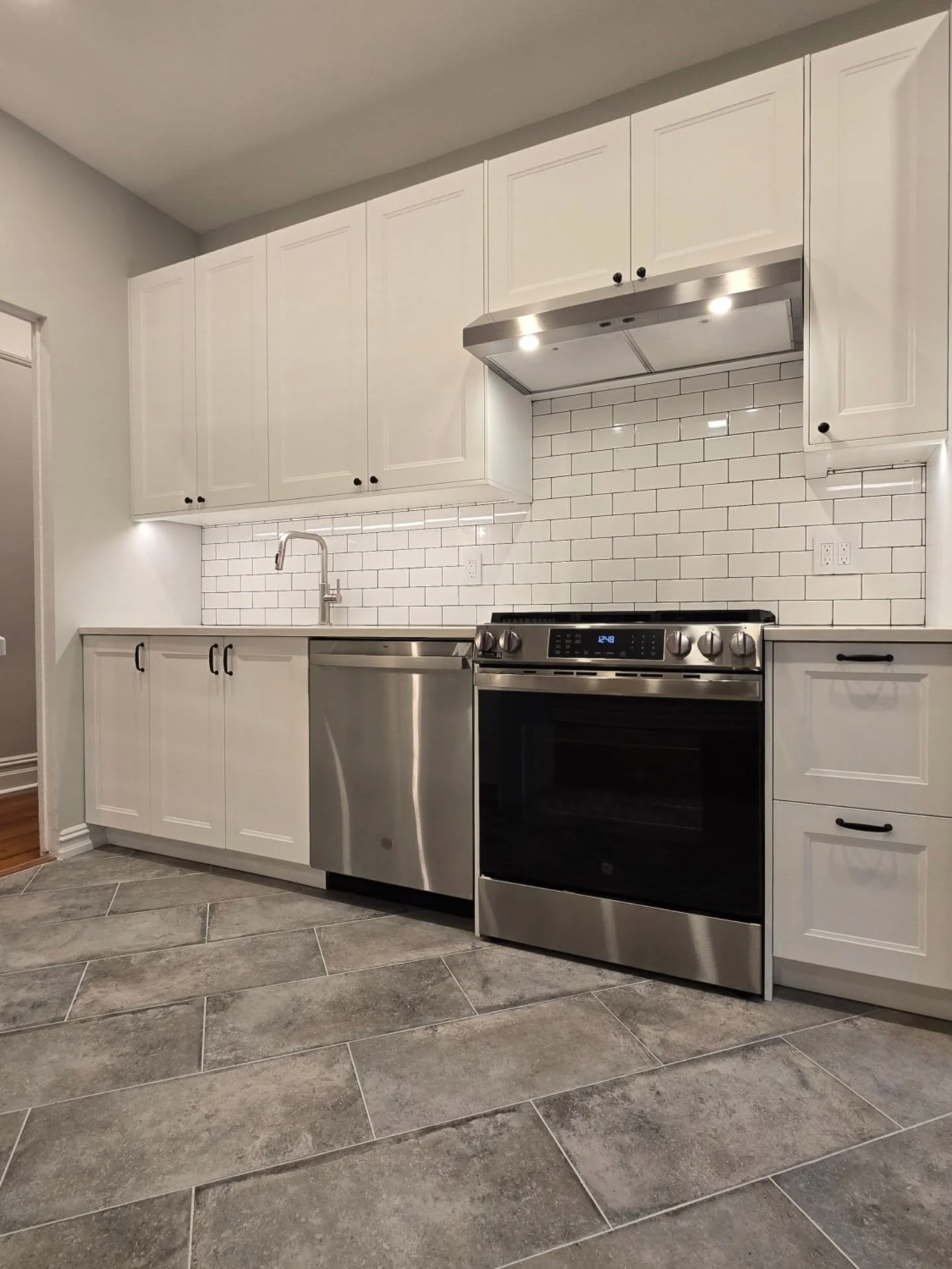 New kitchen for our clients in Prospect Lefferts Gardens, with refinished original parquet floors in the dining room
.
..
...
....
#homeremodeling #remodel #renovationproject #contractor #kitchendesigntips