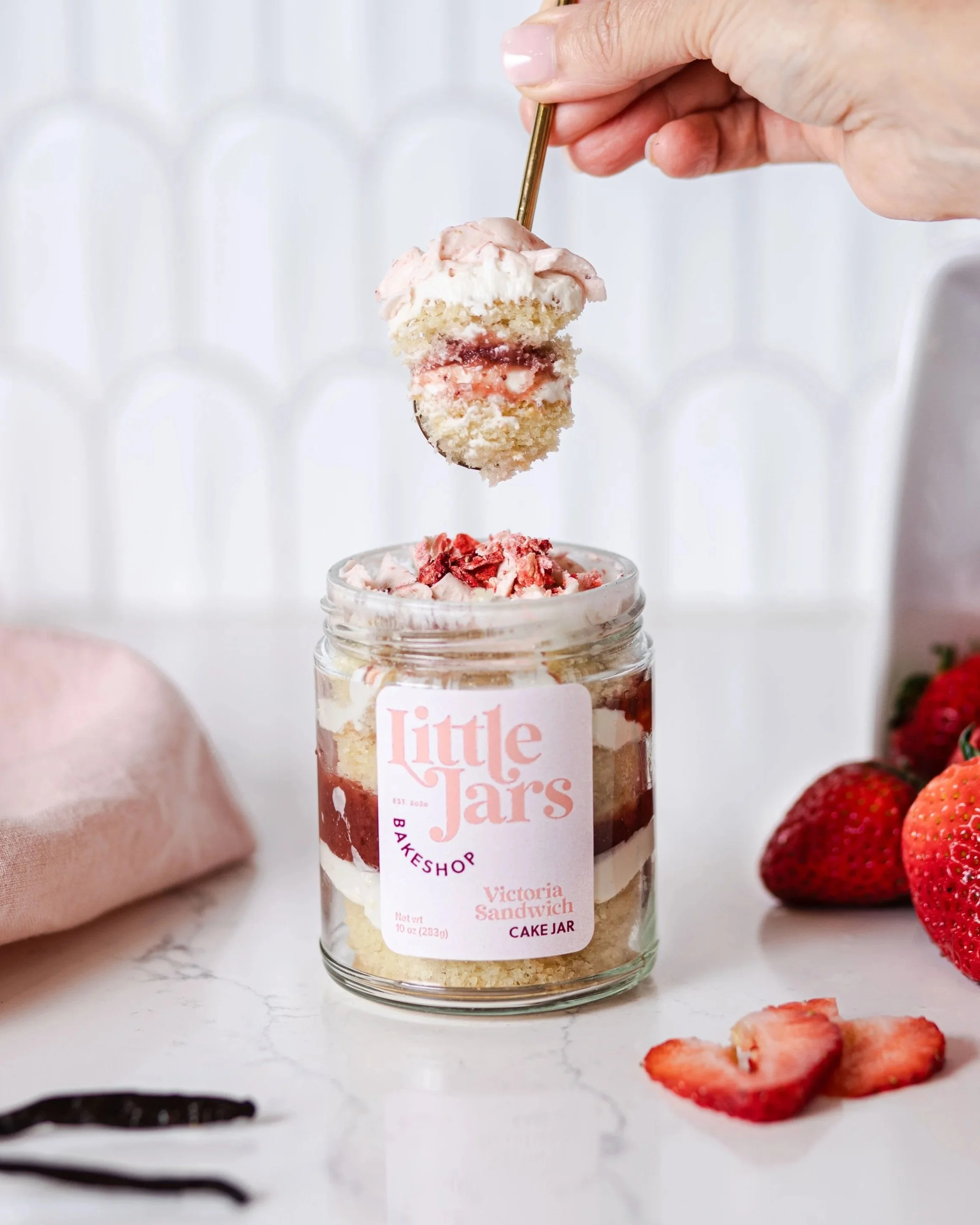 Victoria-Sandwich-Cake-Jar-3.jpg
