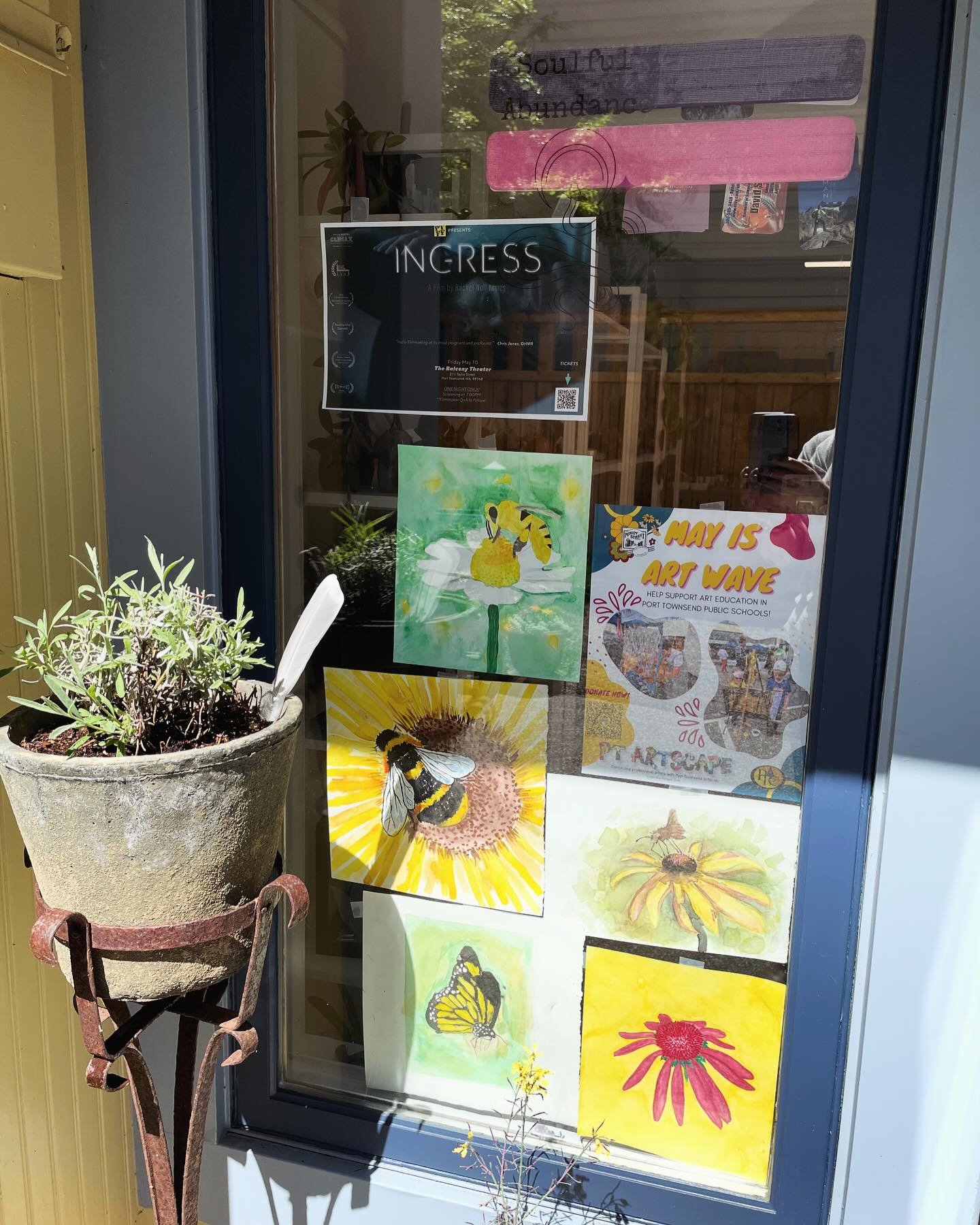 It&rsquo;s Art Wave month in Port Townsend! Celebrating student art with cute bees and flowers. 🌸 🐝 💐 
.
#ptmainstreet #artwave #mayisforart #porttownsend #enjoypt #soulfulabundance