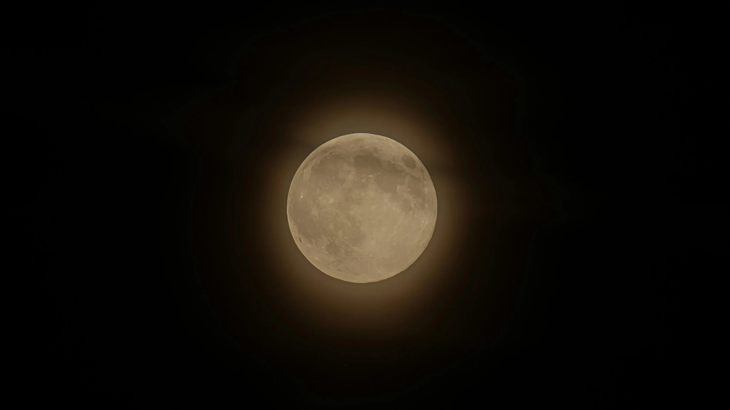 ✨ The December Cold Supermoon in Gemini 🌕 A Rare Cosmic Gift ❄️