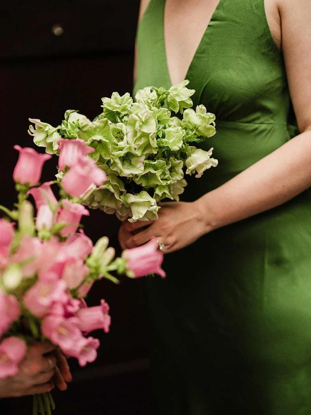 Alllll the color & all the fun for Emma, Jonathan & Munchie 🐈‍⬛
Photo: @christina__richards 
Planner: @taylored.events_ 
Venue: @liberty_hotel @liberty_hotel_weddings 
#bostonwedding #bostonflorist #newenglandwedding #citywedding #flor