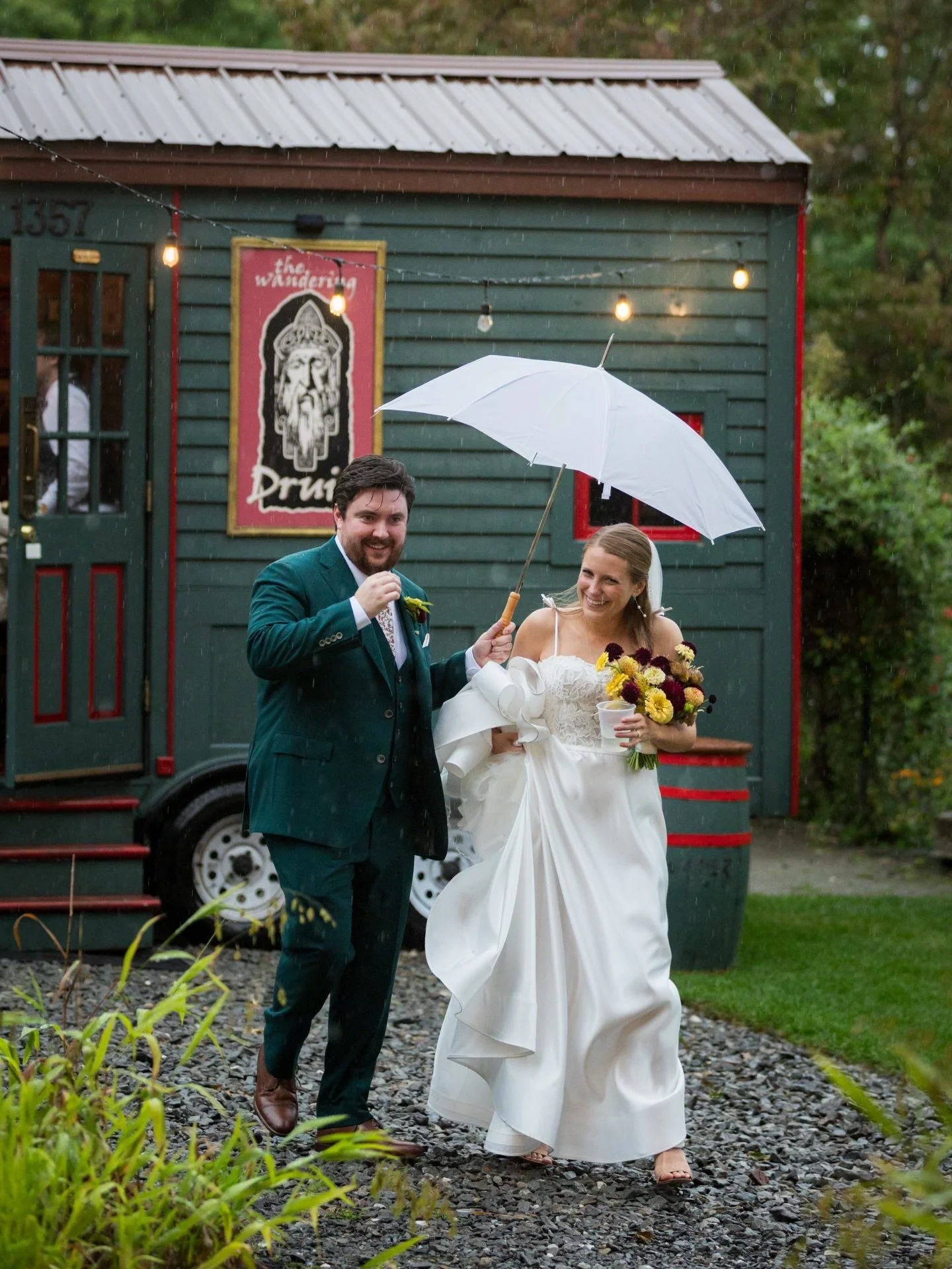 Signature cocktail? How about a nice cold Guinness from the mobile Irish pub 🍻 it WILL be a hit. 

Venue @theherblyceum 
Photo: @heathersoucy_ 
Mobile Pub: @wanderingdruidma 

#newenglandflorist #bostonflorist #weddingflowers #fallwedding #newportfl