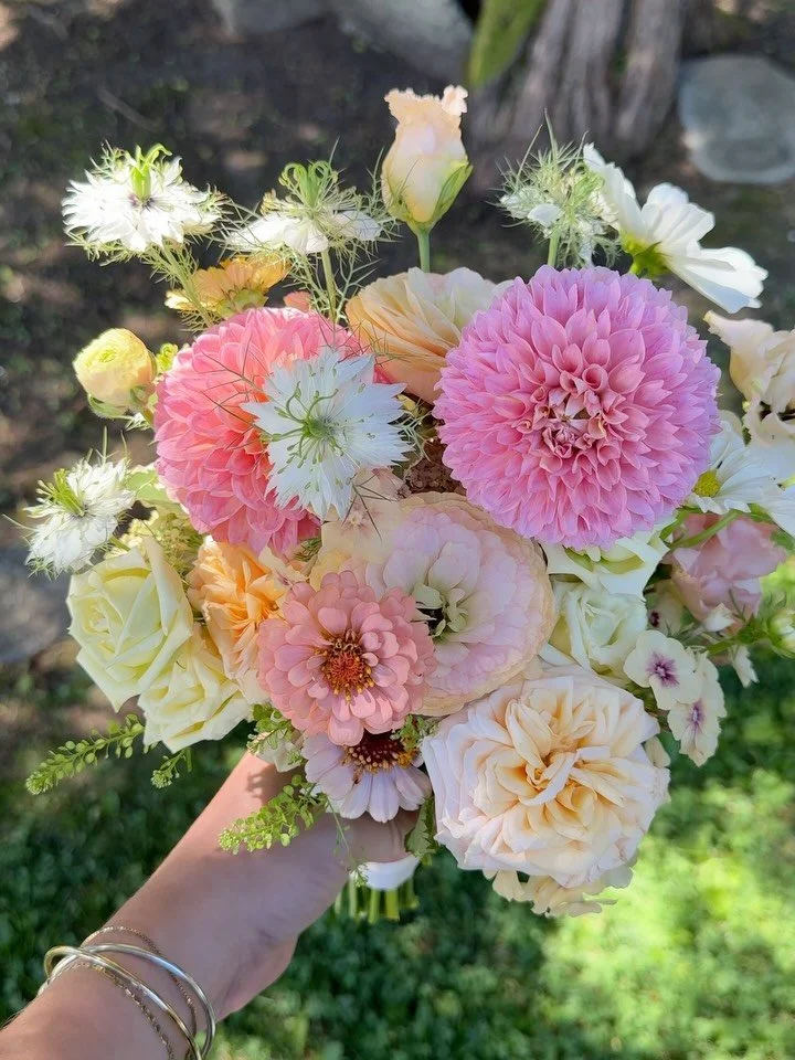 When the forecast said &ldquo;breezy&rdquo;, it really meant &ldquo;hold onto your bouquet&rdquo;. Views from E &amp; M&rsquo;s day - one we won&rsquo;t forget! 💨