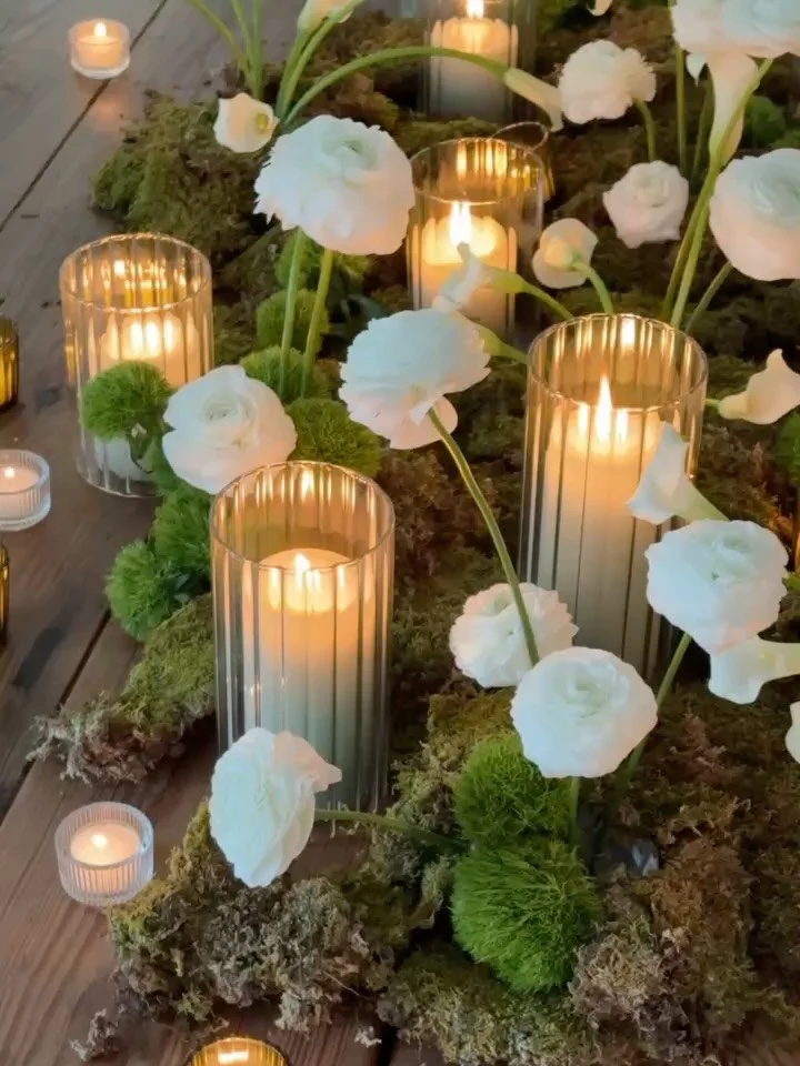 A peek back at this cozy (&amp; mossy) rehearsal dinner tucked away in the woods of upstate NY. And a reminder that Spring IS coming 🤞🏼

Venue @lundyfarm 

#rehearsaldinner #centerpiece #moss #weddinginspo #newenglandflorist