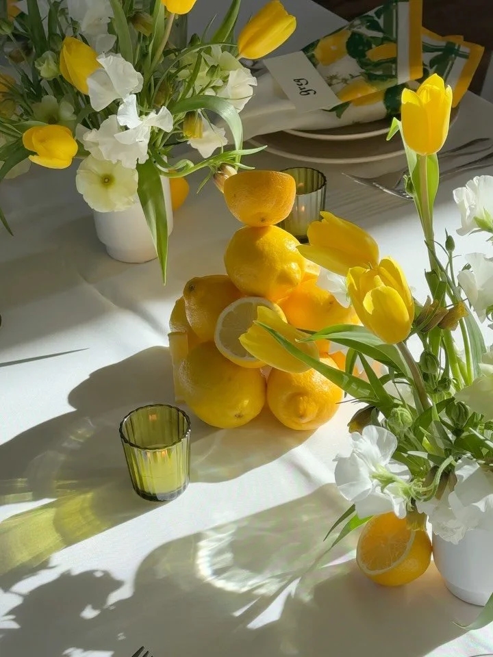 A lemon stacked 70th birthday 🍋

#newenglandflorist #yellow #floraldesign #newportflorist #newportwedding