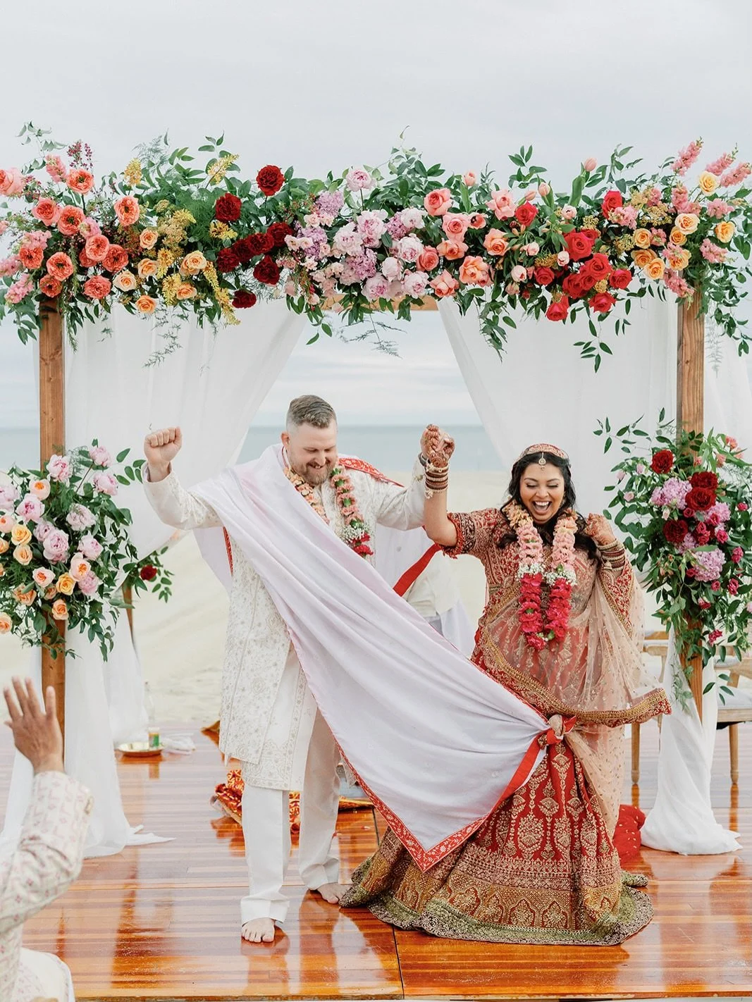 No better way to kick off our 2026 wedding season than with a colorful celebration on the coast ❣️

Florals @amusefloralco 
Photography @alexpaulphotography 
Venue @wychmerebeachclub @wychmereevents 
Video @harborviewstudios 
HMU @tianna_mariaaa @nic