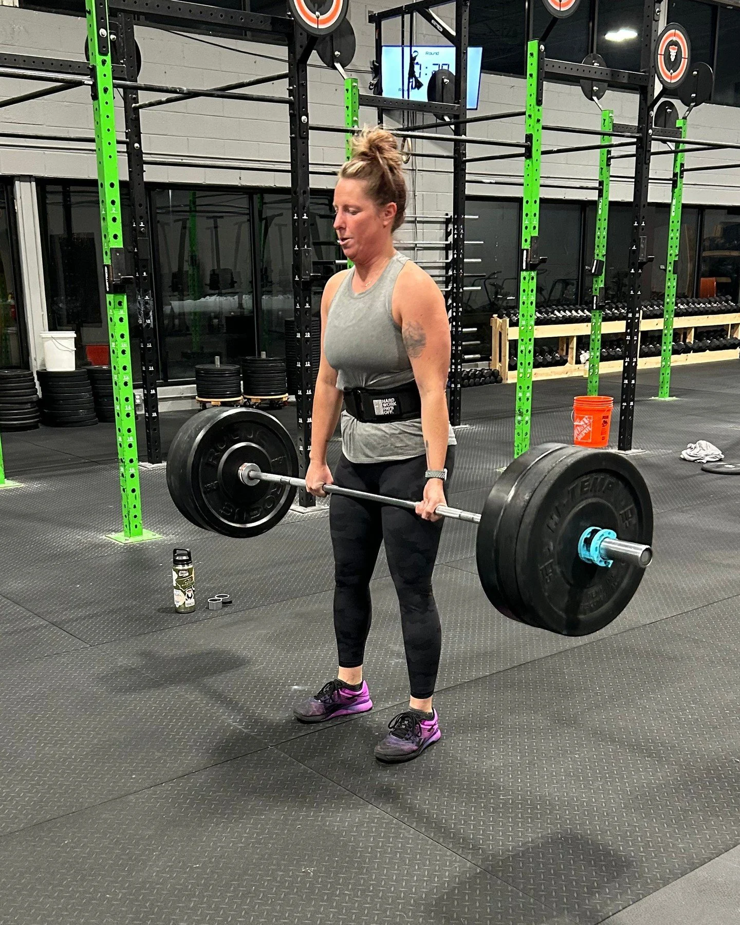 𝐓𝐡𝐢𝐬 𝐢𝐬 𝐲𝐨𝐮𝐫 𝟓𝐚𝐦 𝐰𝐚𝐤𝐞 𝐮𝐩 𝐜𝐚𝐥𝐥! 📱

There&rsquo;s something peaceful and empowering to start your day with a workout. A time before the world around you wakes - a time for you and you only, plus your CrossFit family. 😉

Our 5am