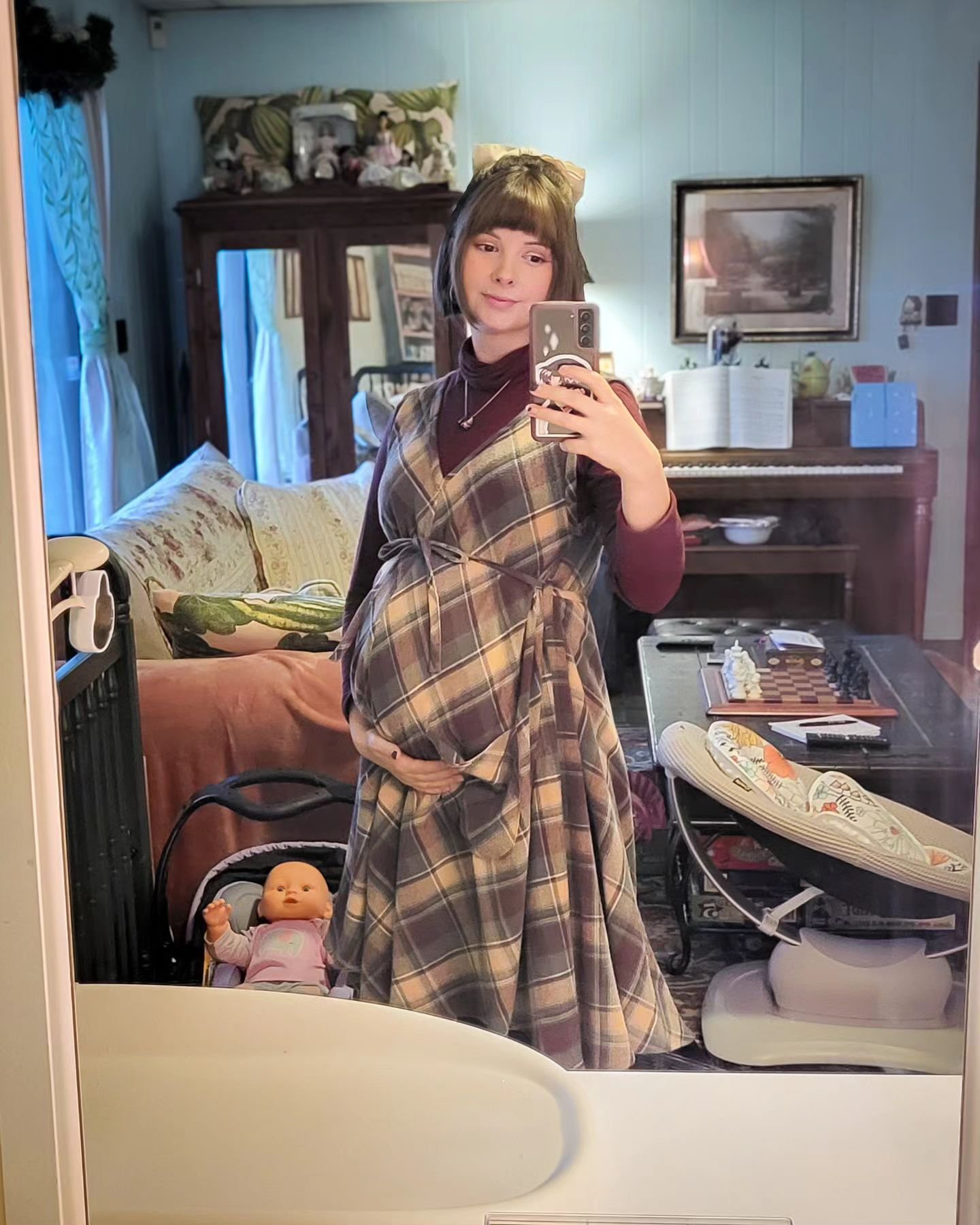 Random lady: I love your outfit! 

Me: Thank you! I made it myself! 

Random Lady: you know it's just so nice to see a pregnant girl your age is something other than spandex and crop tops 

Me: 🙃🙃🙃🙃