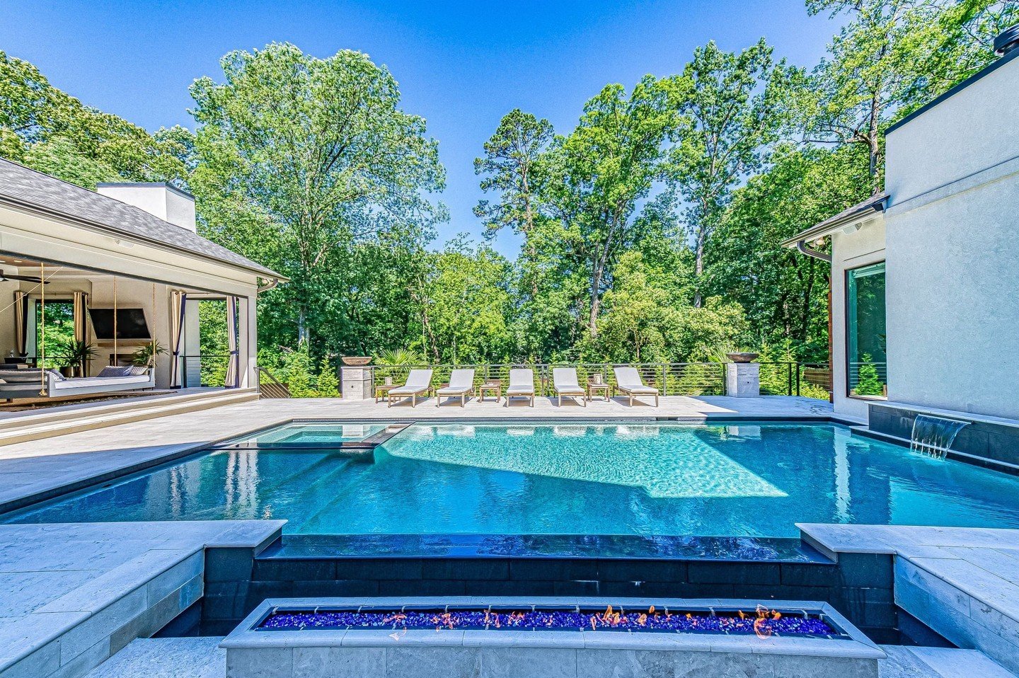 It's starting feel like pool days in the QC ☀️. No better place to enjoy this weather than this incredible Myers Park project that features a massive travertine deck, sunken fire pit, fire columns, zero edge jacuzzi and a covered porch to take in the