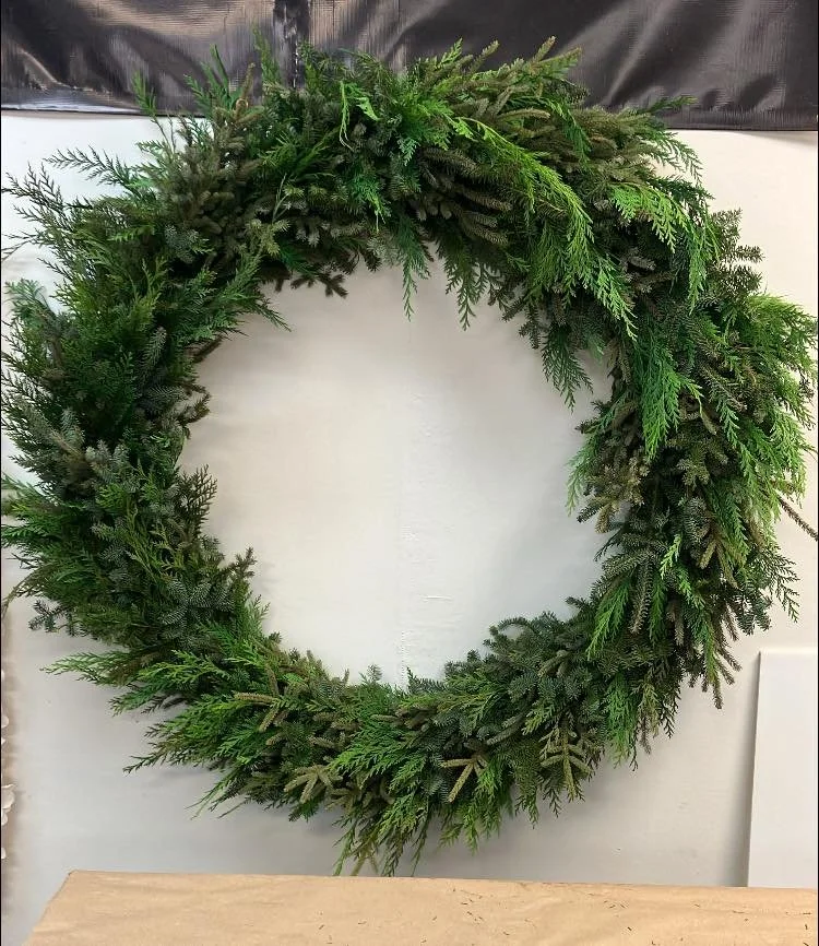 Just made this beauty for my oh so talented sister/photographer Artful Eye Photography of Ashland  for her Christmas photo sessions❤️🎄Love you Karen Brennan