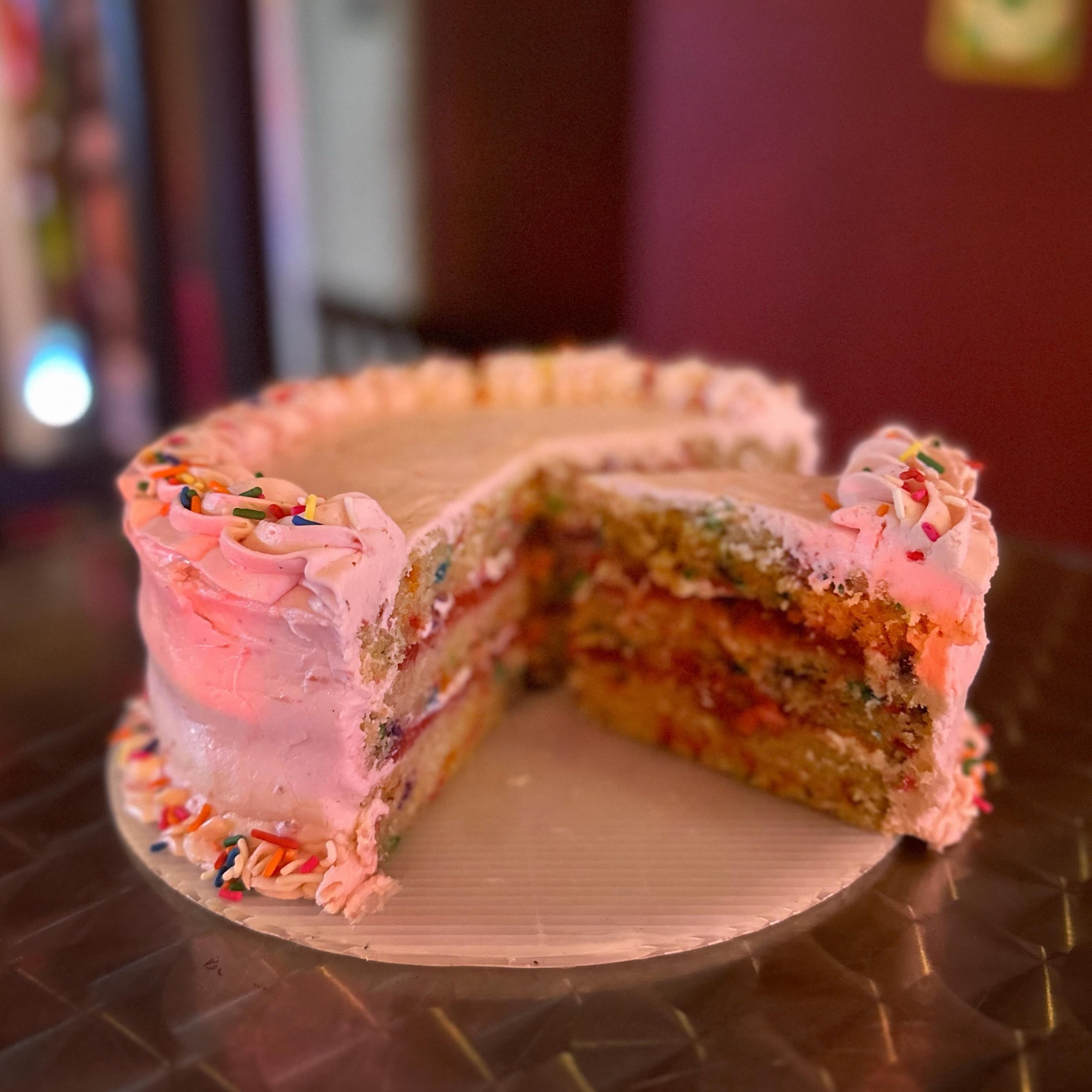 Happy Friday! We are kicking off the weekend with a new cake as always. 

Strawberry Funfetti!! Double layers of funfetti along with 2 layers of strawberry jam and topped with strawberry icing and sprinkles, you don&rsquo;t want to miss this one! 

S