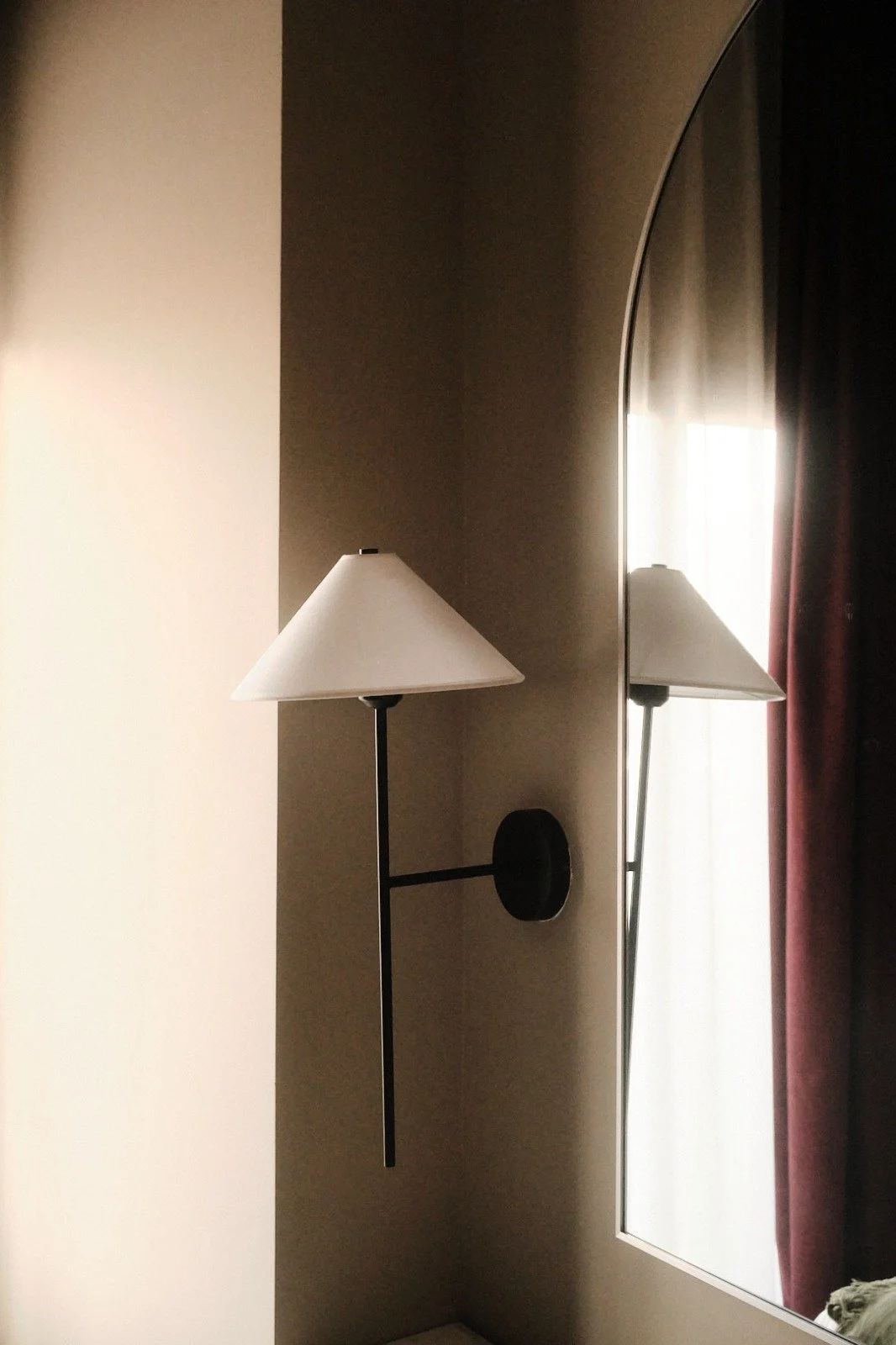 Wall sconce interior design bedroom dubai